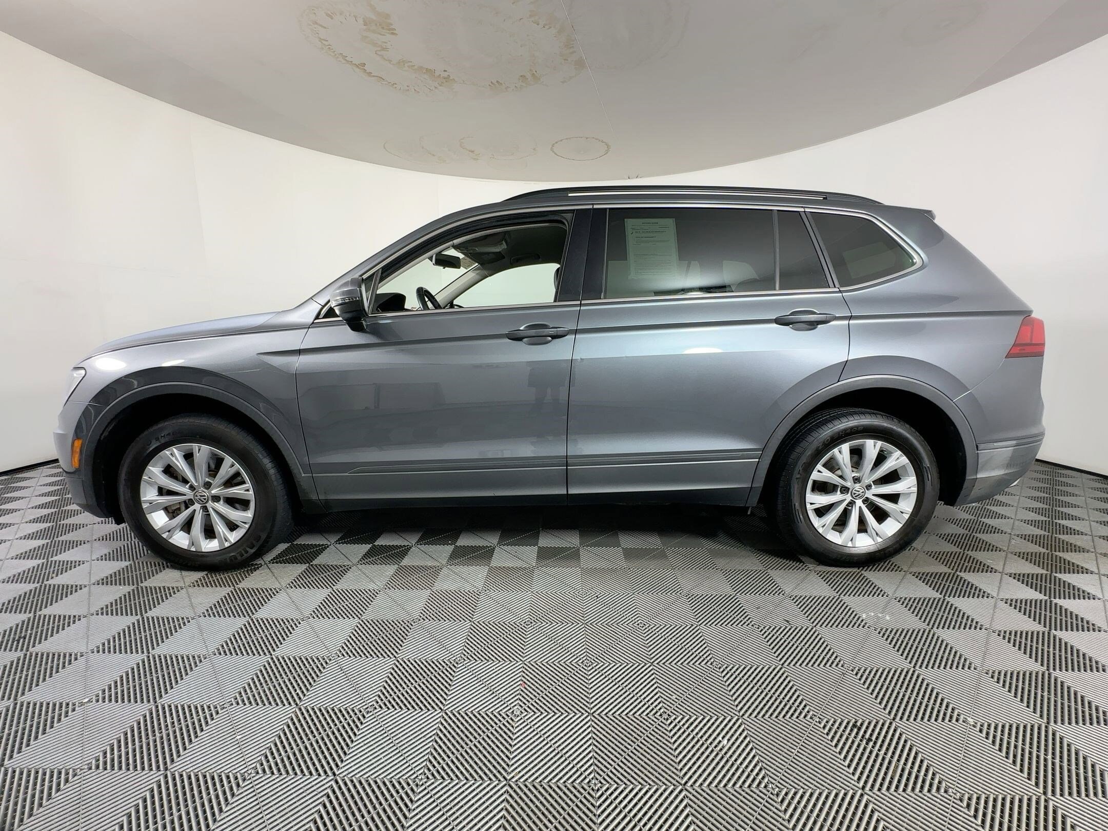2019 Volkswagen Tiguan SE photo 2