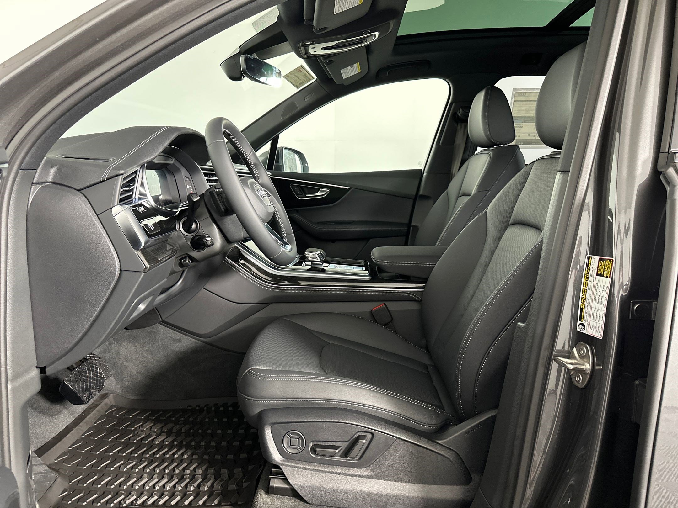 2025 Audi Q7 55 Premium Plus photo 4