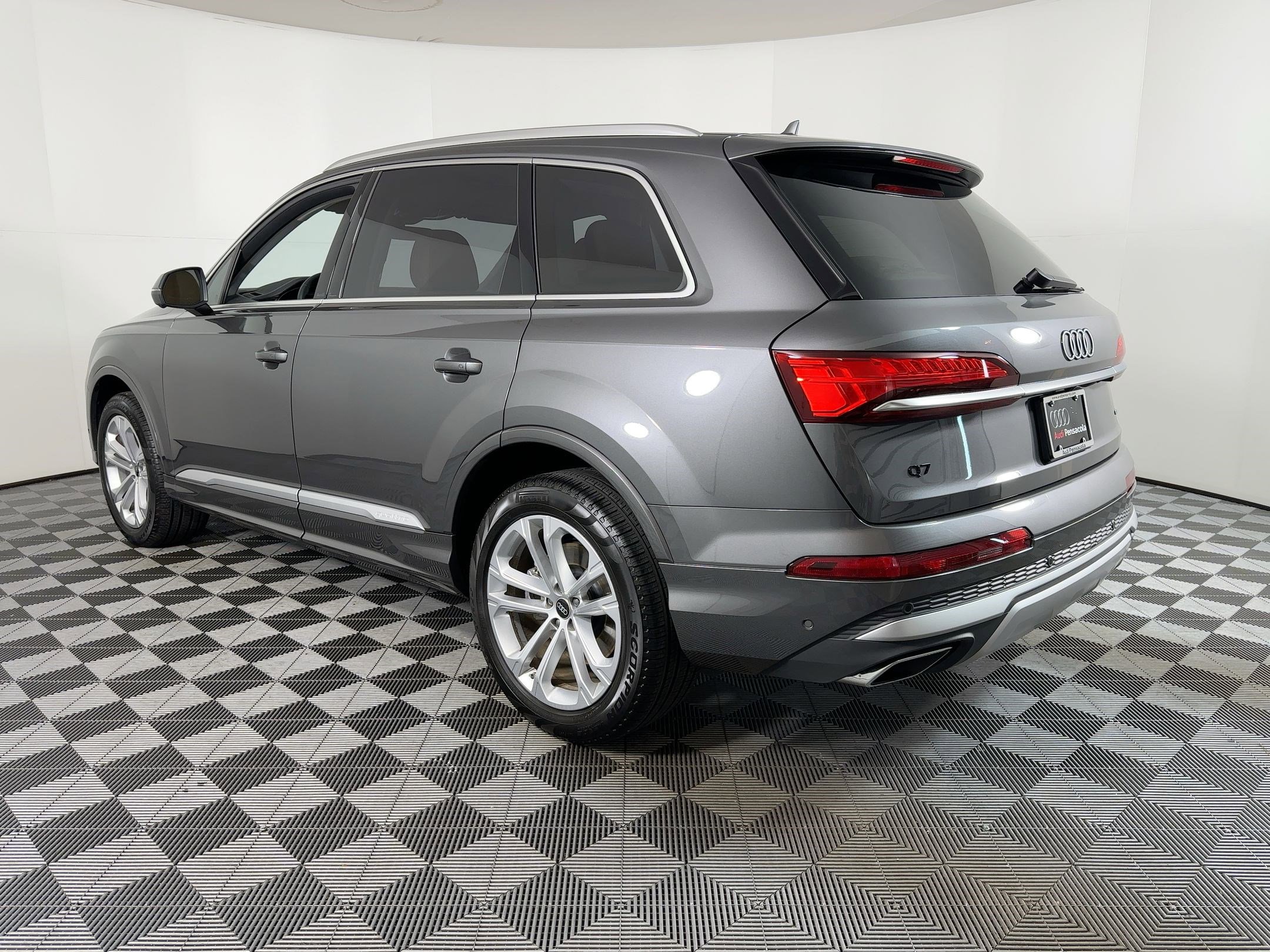 2025 Audi Q7 45 Premium photo 2