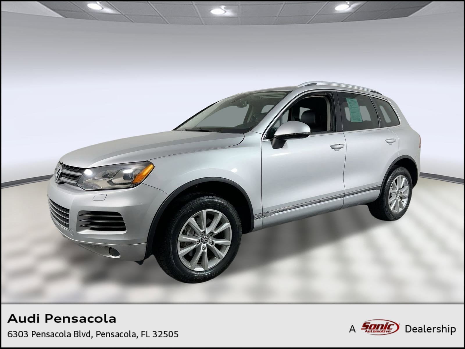 2014 Volkswagen Touareg Sport's photo