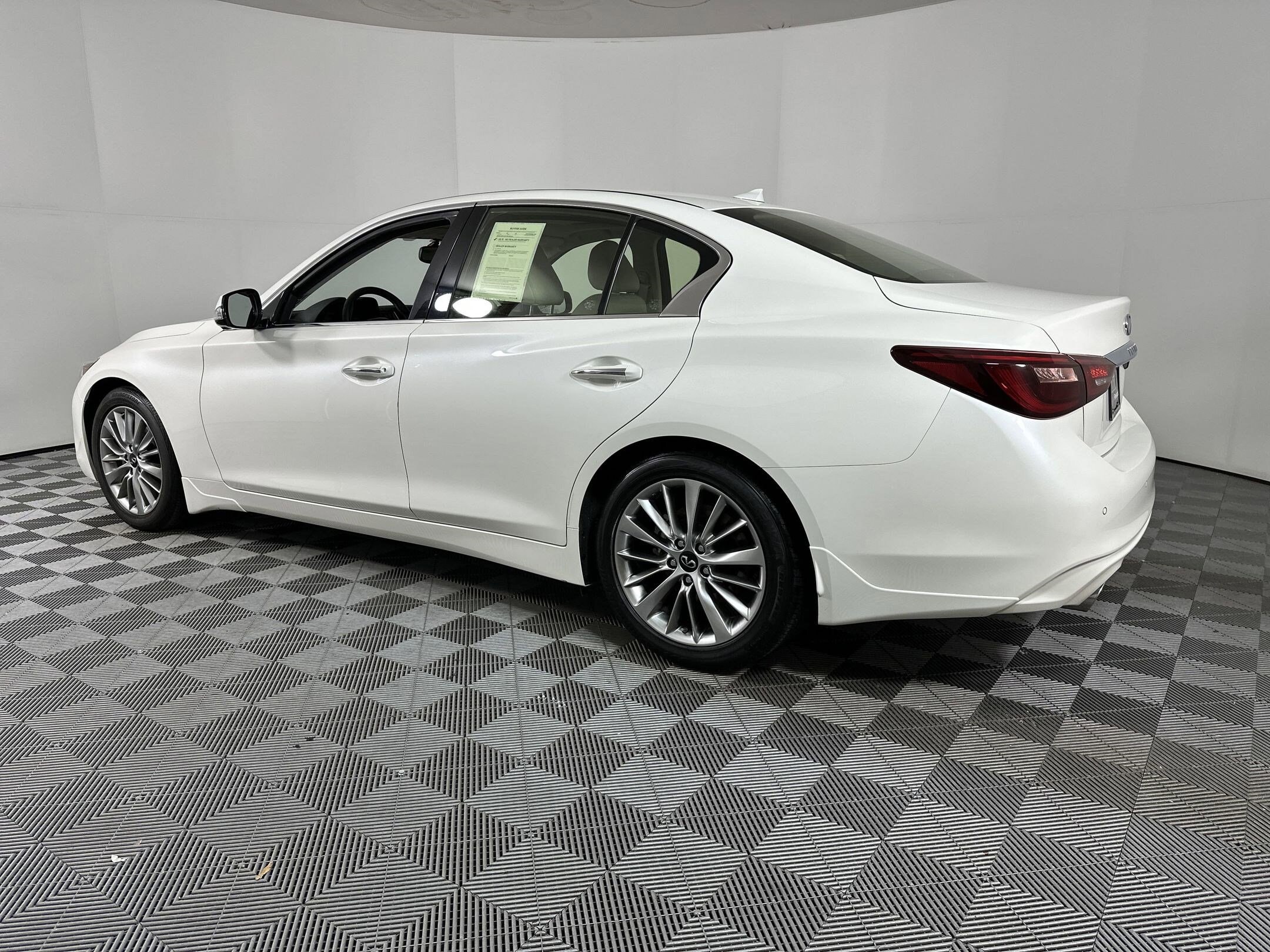2022 Infiniti Q50 LUXE photo 2