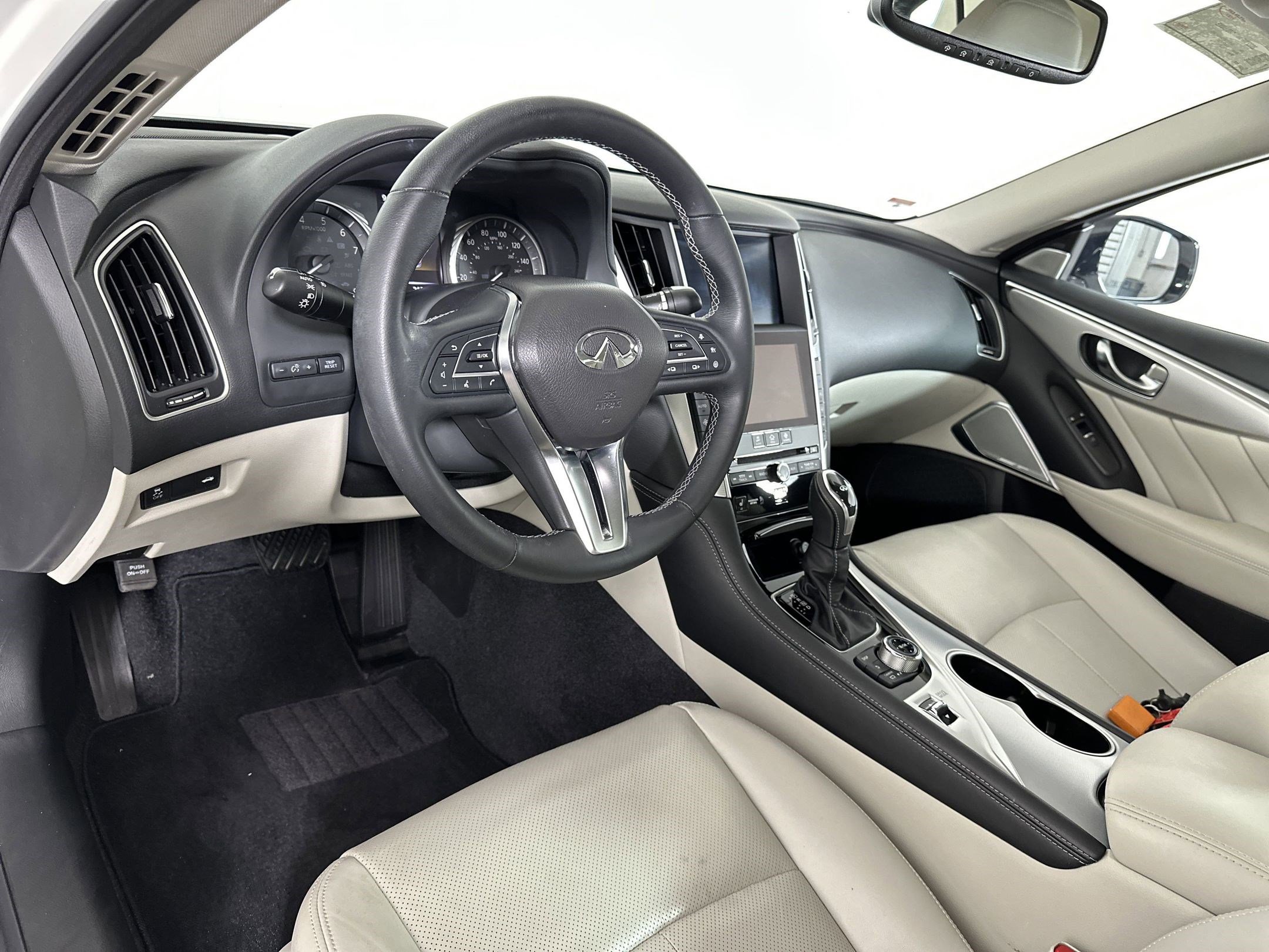 2022 Infiniti Q50 LUXE photo 3