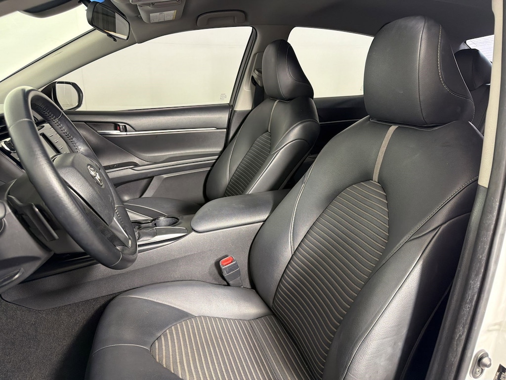 Used 2018 Toyota Camry SE Sedan