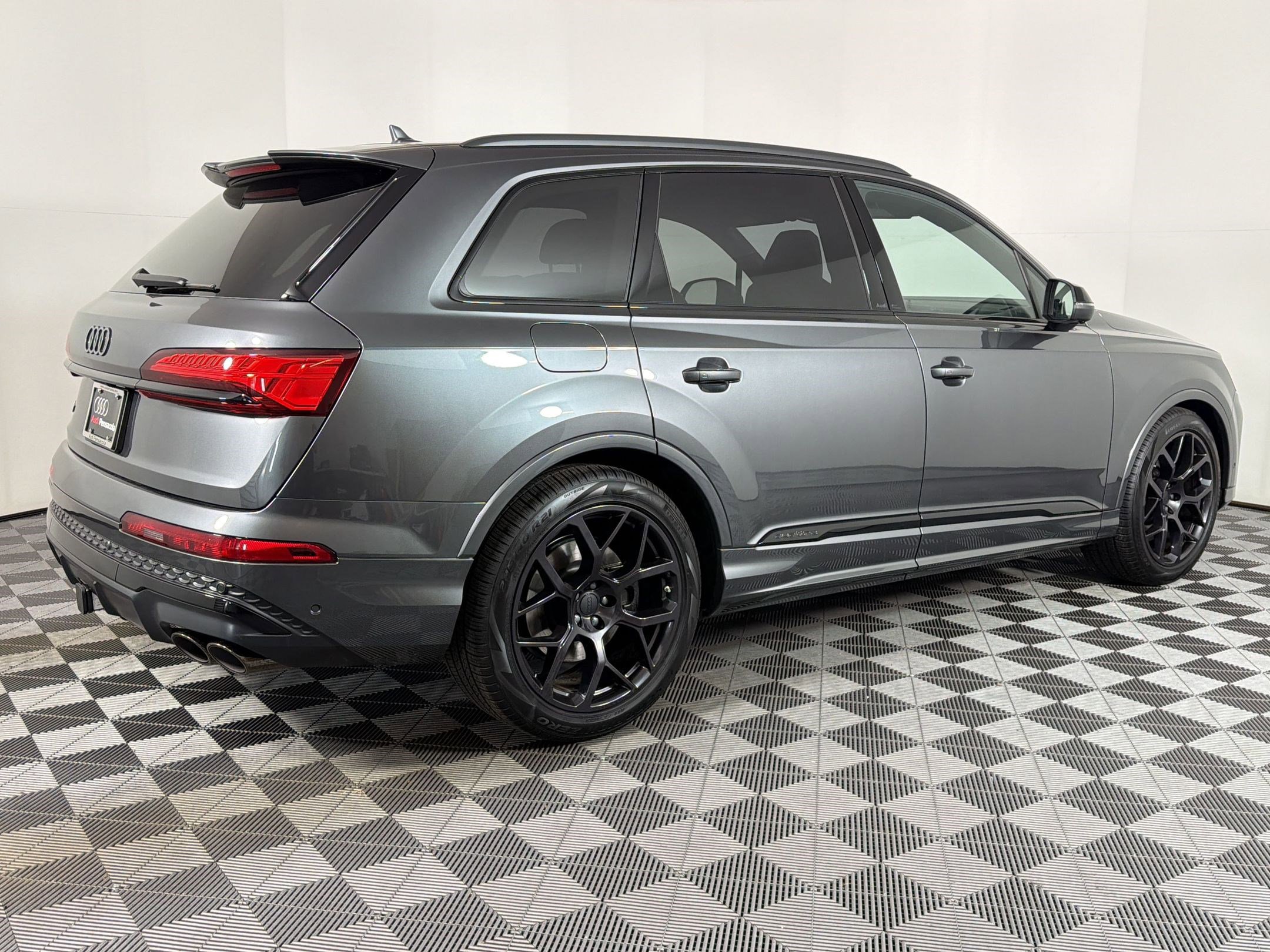 SQ7 Premium Plus SUV