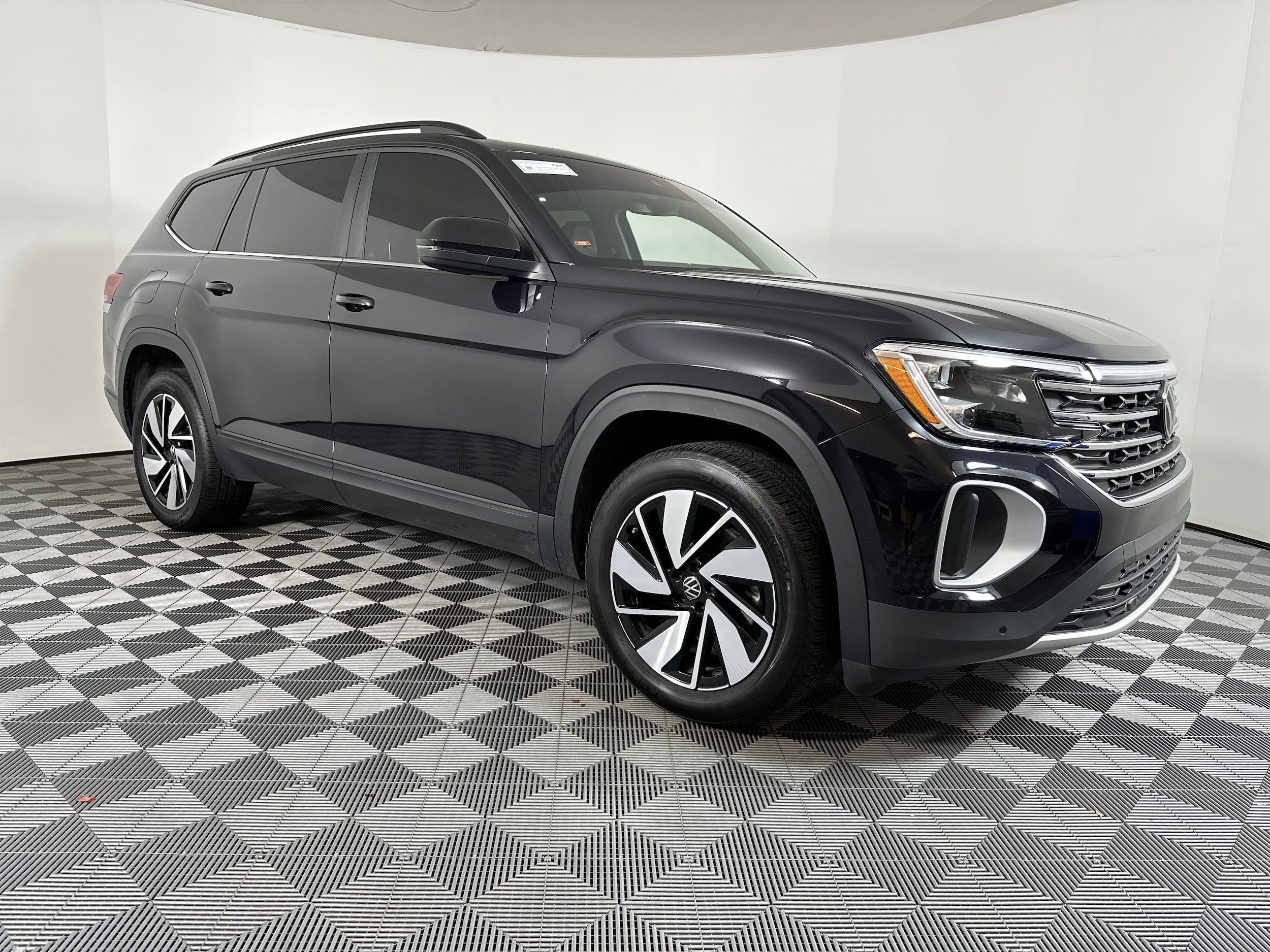 Used 2024 Volkswagen Atlas SE w/Tech with VIN 1V2JR2CA2RC599911 for sale in Pensacola, FL