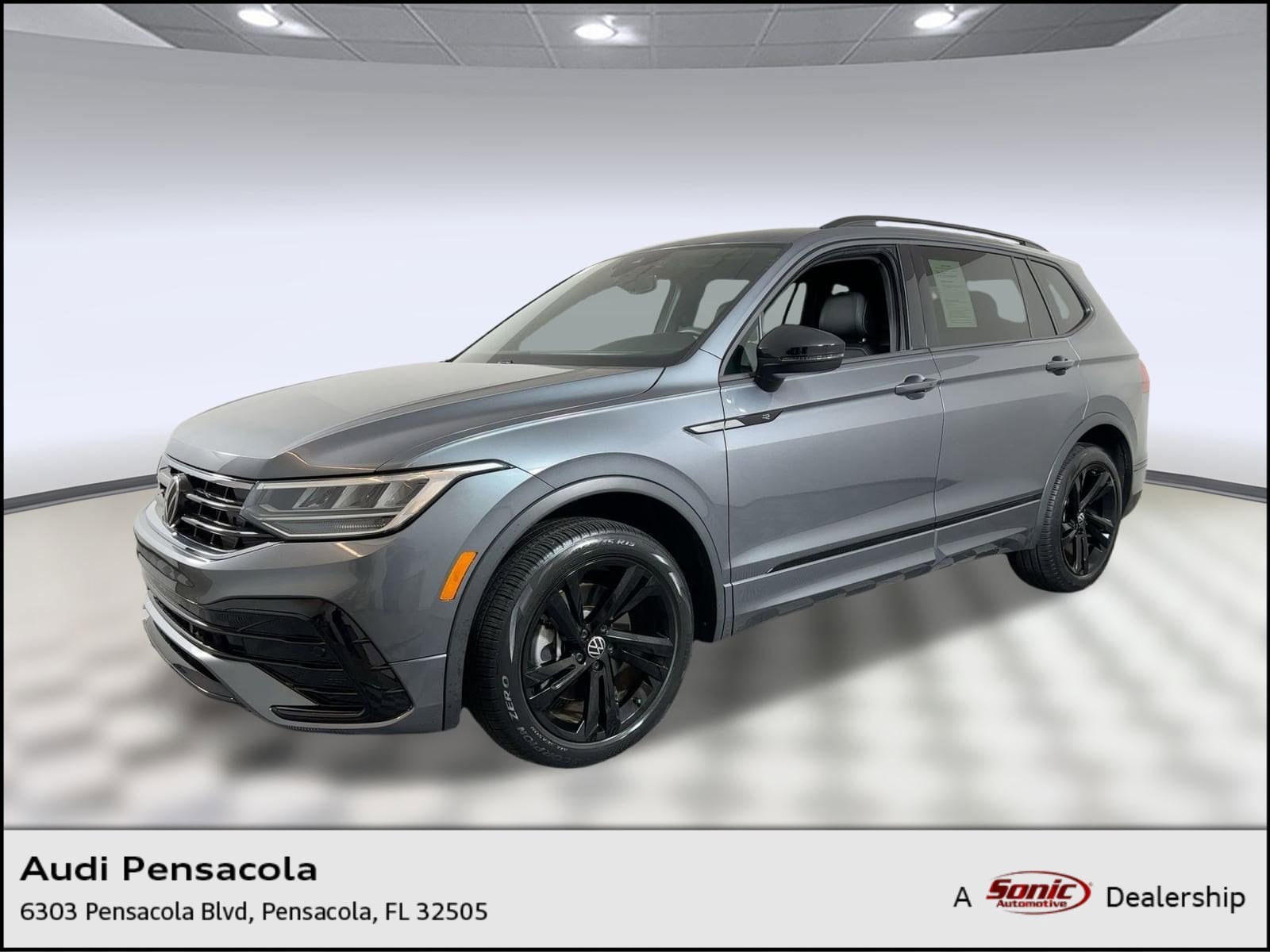 2023 Volkswagen Tiguan SE R-LINE BLACK's photo