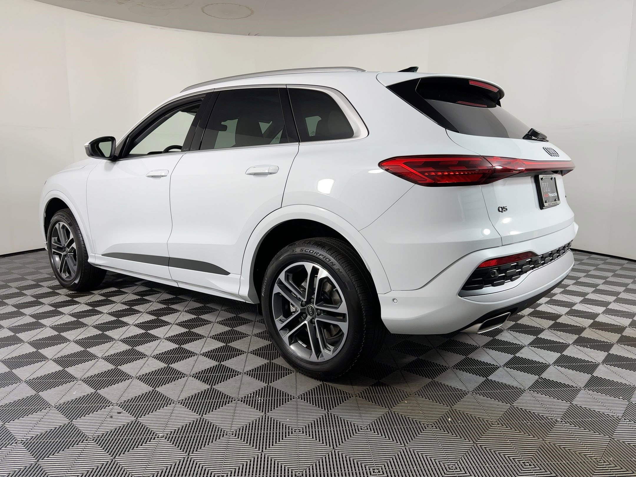 2025 Audi Q5 2.0T Premium Plus photo 3