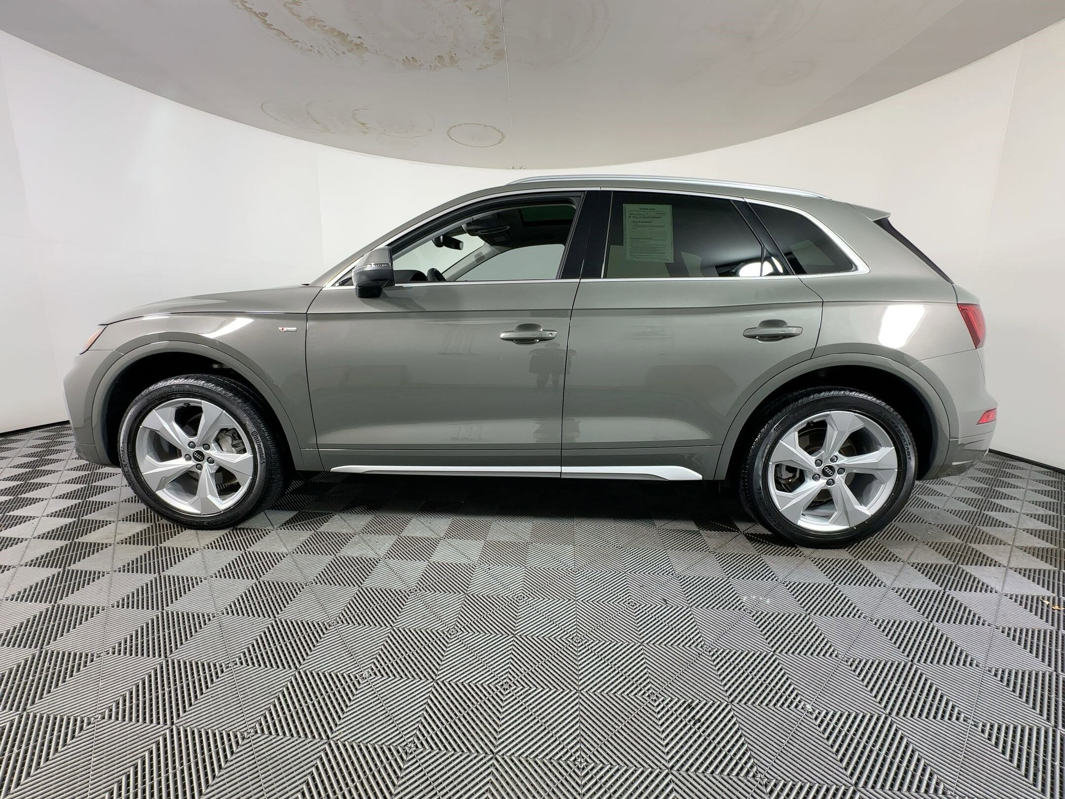 2023 Audi Q5 45 S line Premium Plus photo 2