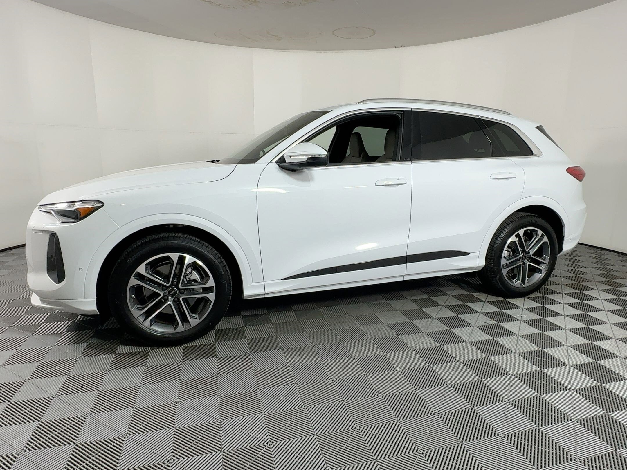 2025 Audi Q5 2.0T Prestige photo 2