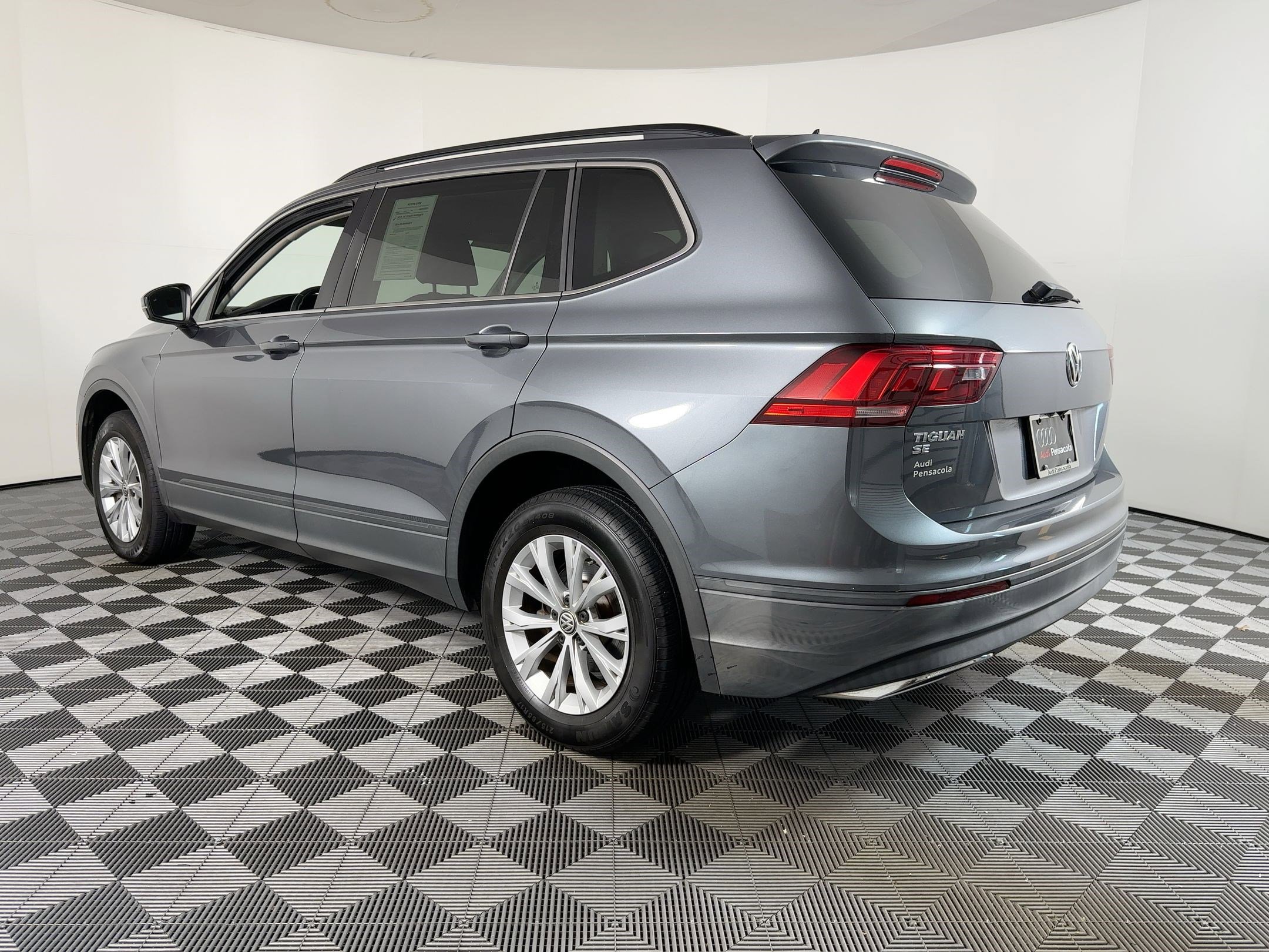 2019 Volkswagen Tiguan SE photo 3