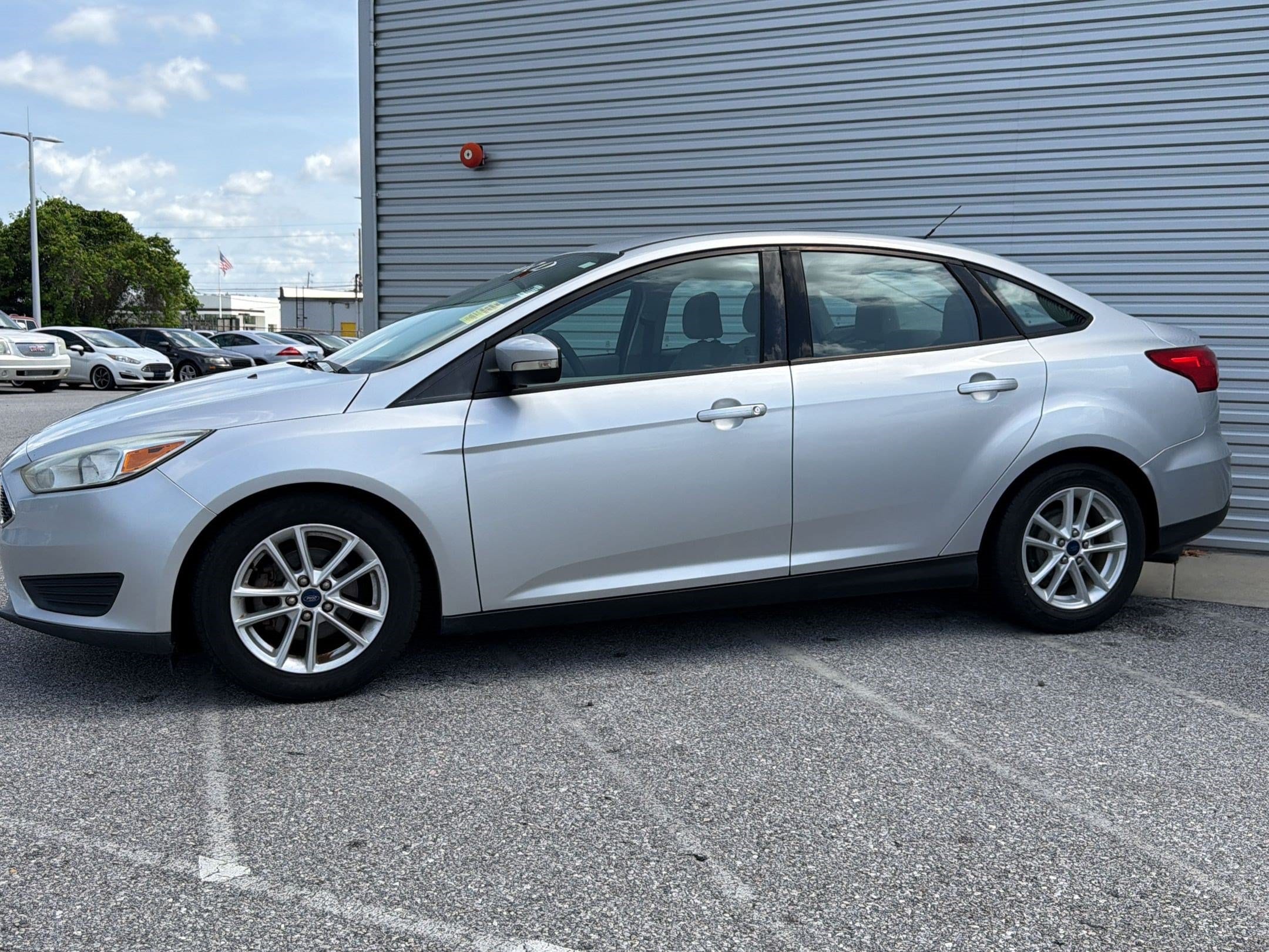 Focus SE Sedan