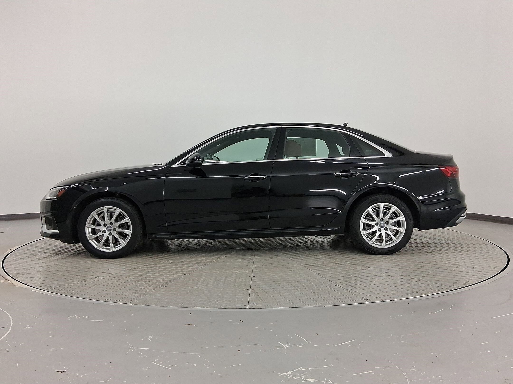 2020 Audi A4 40 Premium photo 2