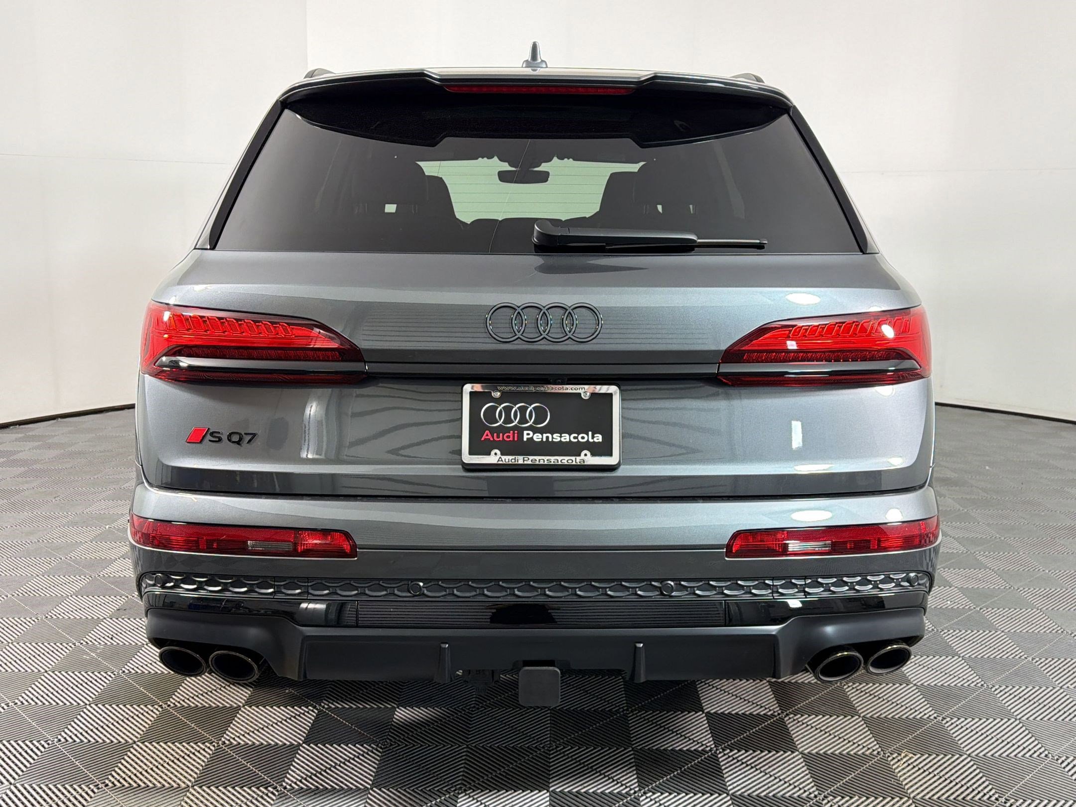 SQ7 Premium Plus SUV