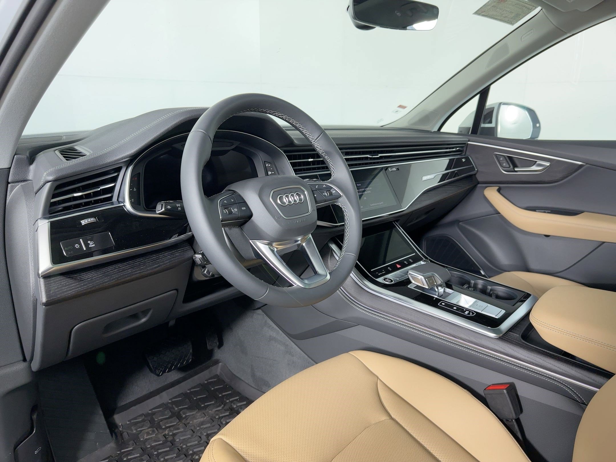 2025 Audi Q7 55 Premium Plus photo 3