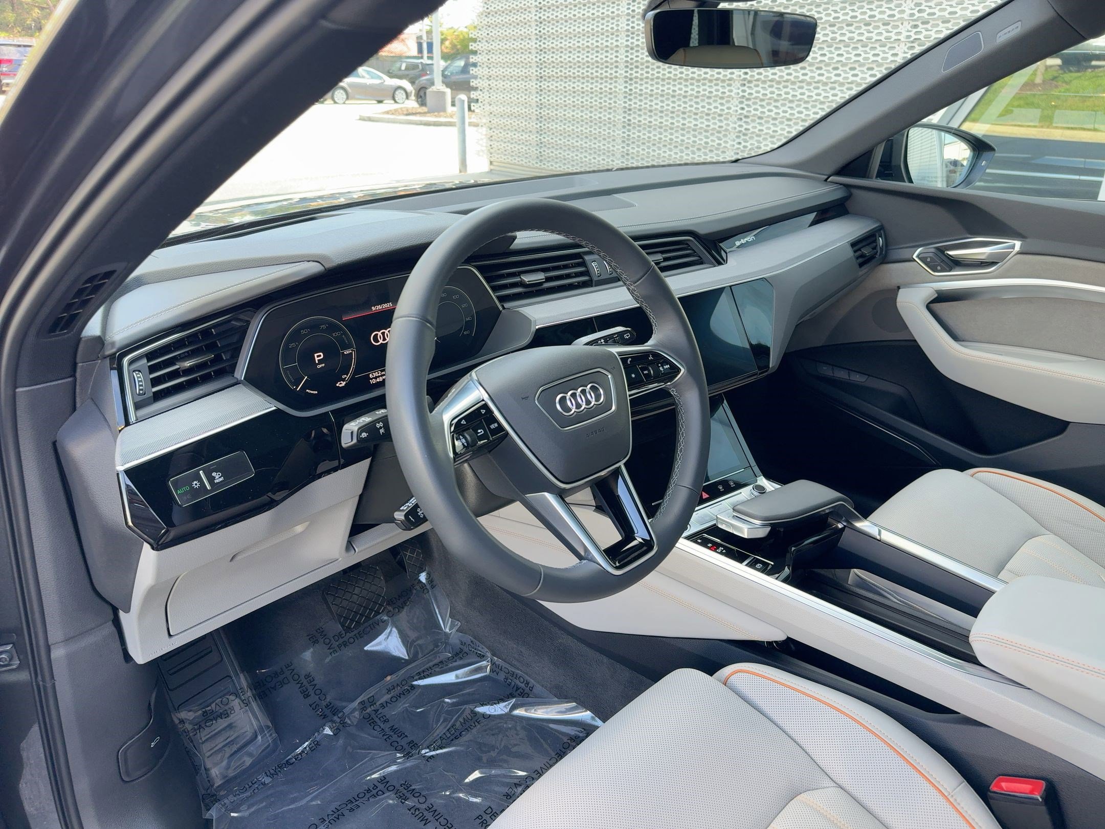 2024 Audi Q8 E-tron Prestige photo 3
