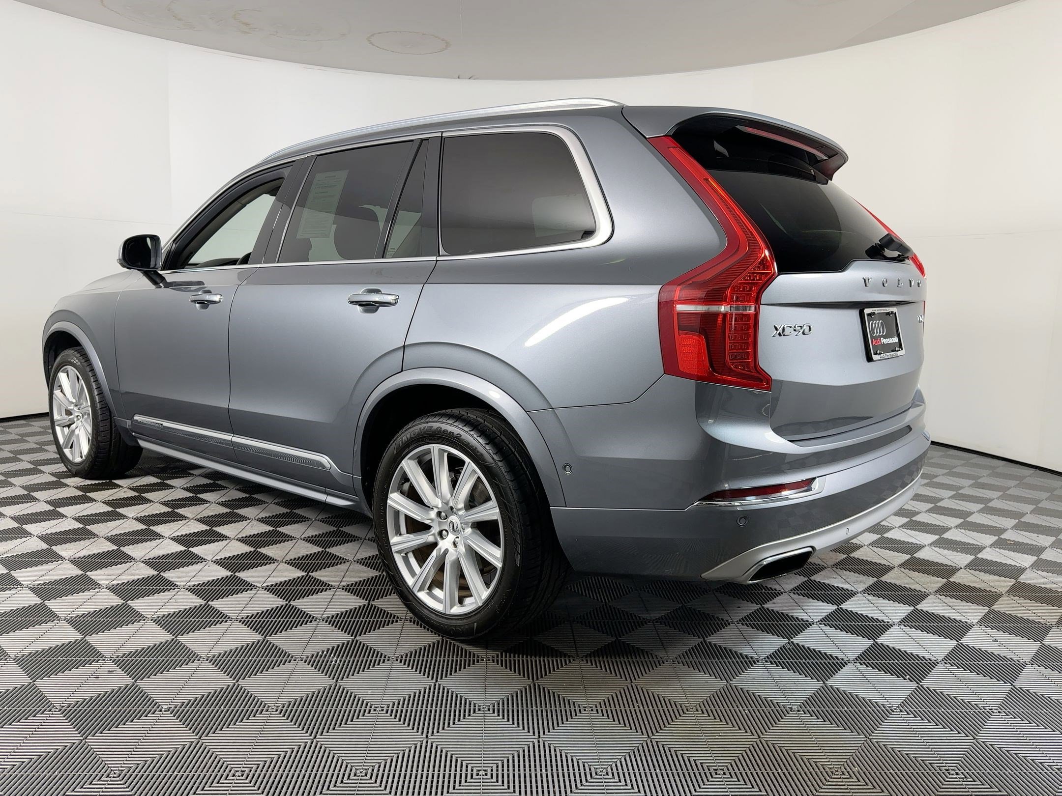 2017 Volvo XC90 T6 AWD Inscription photo 2