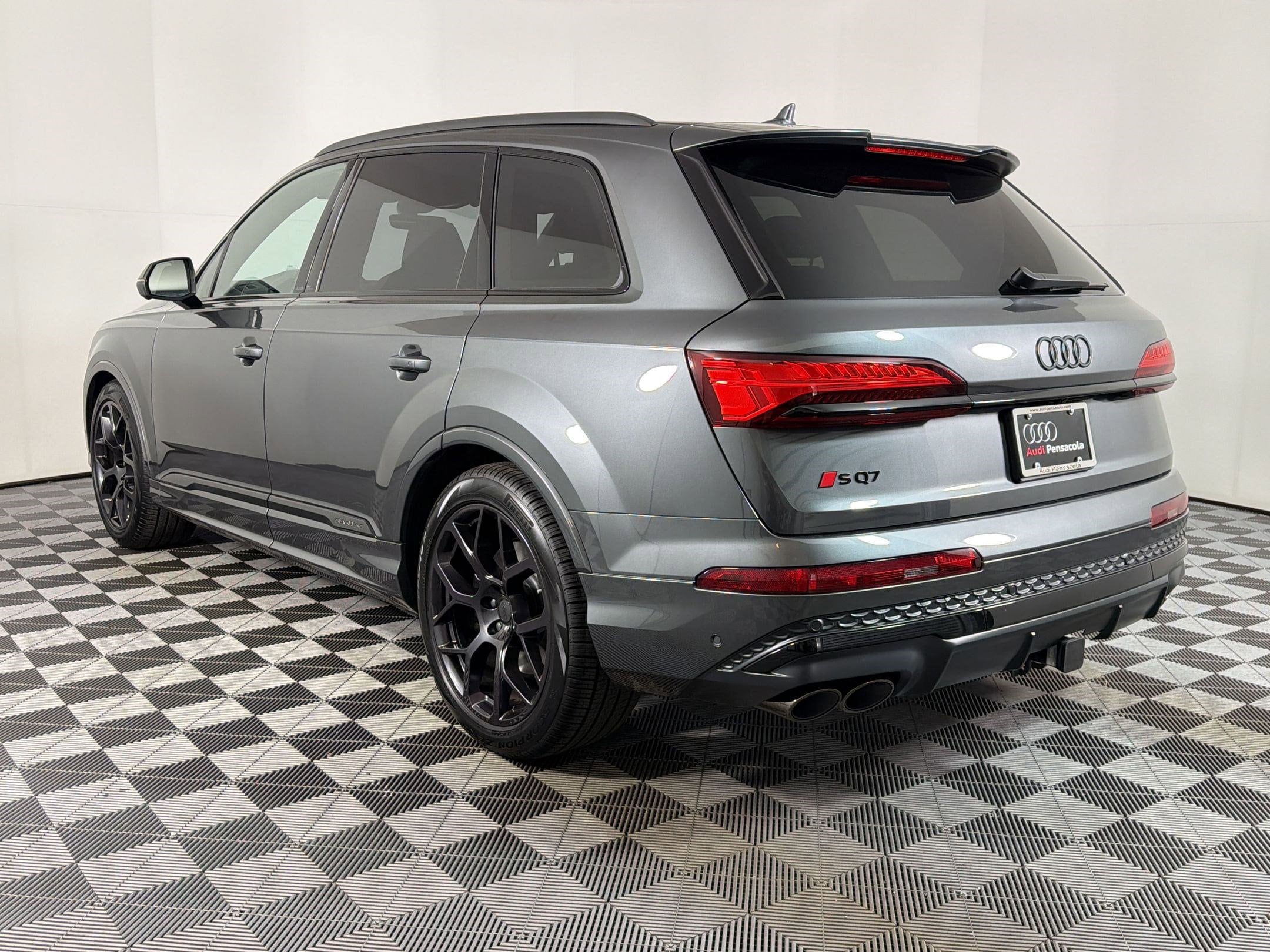 SQ7 Premium Plus SUV