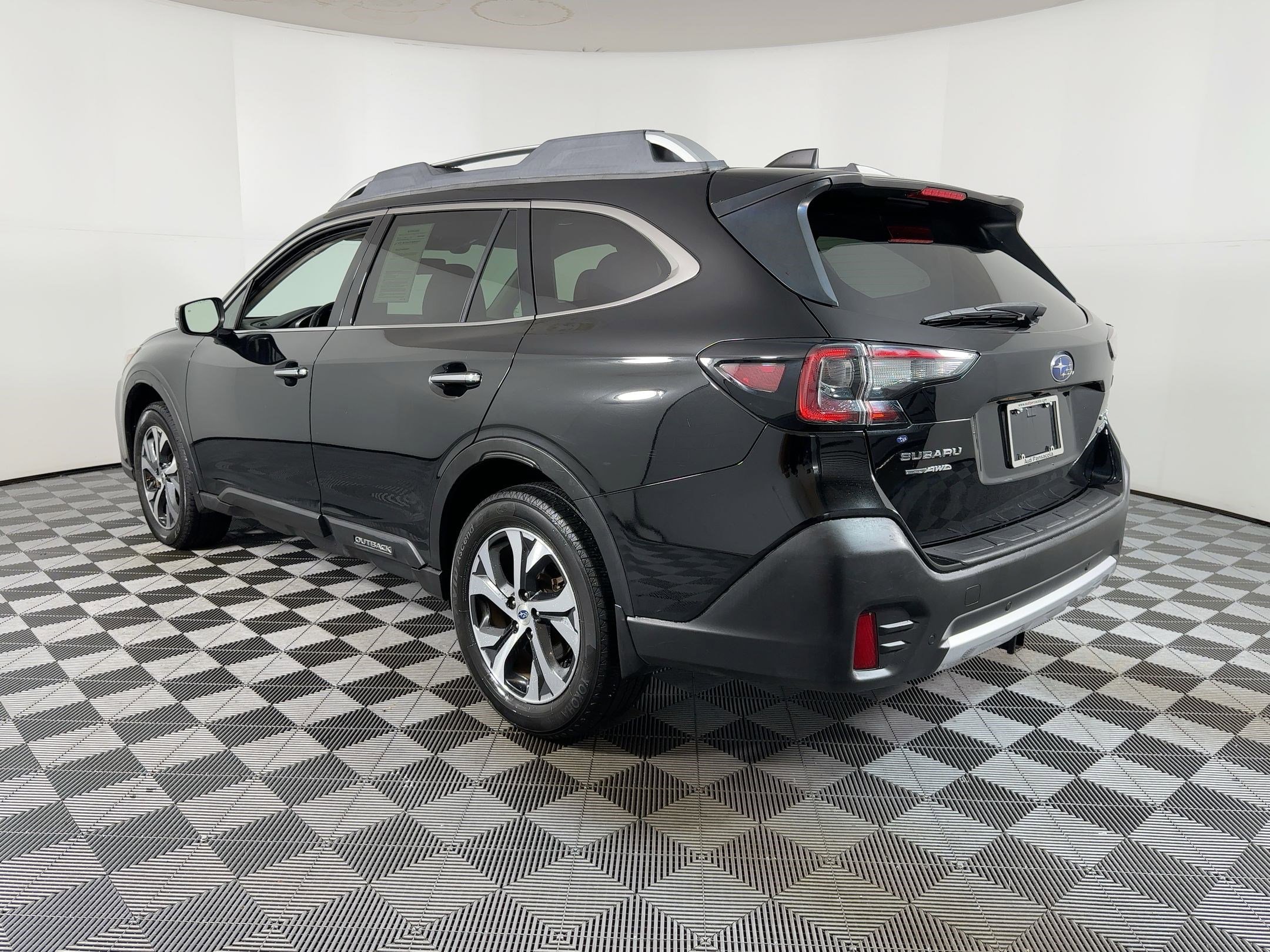 2020 Subaru Outback Touring XT photo 2