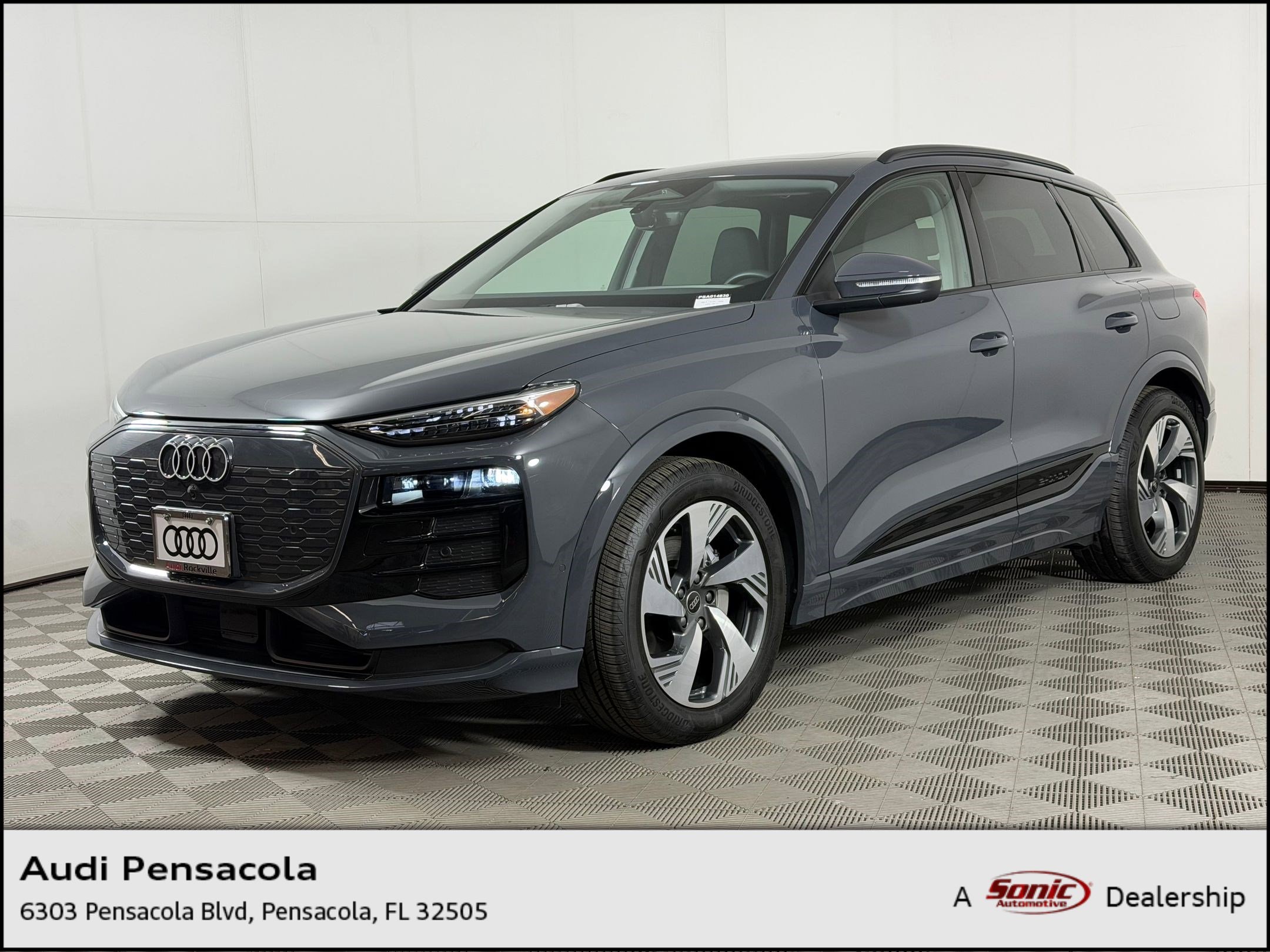 2025 Audi Q6 e-tron Prestige quattro's photo