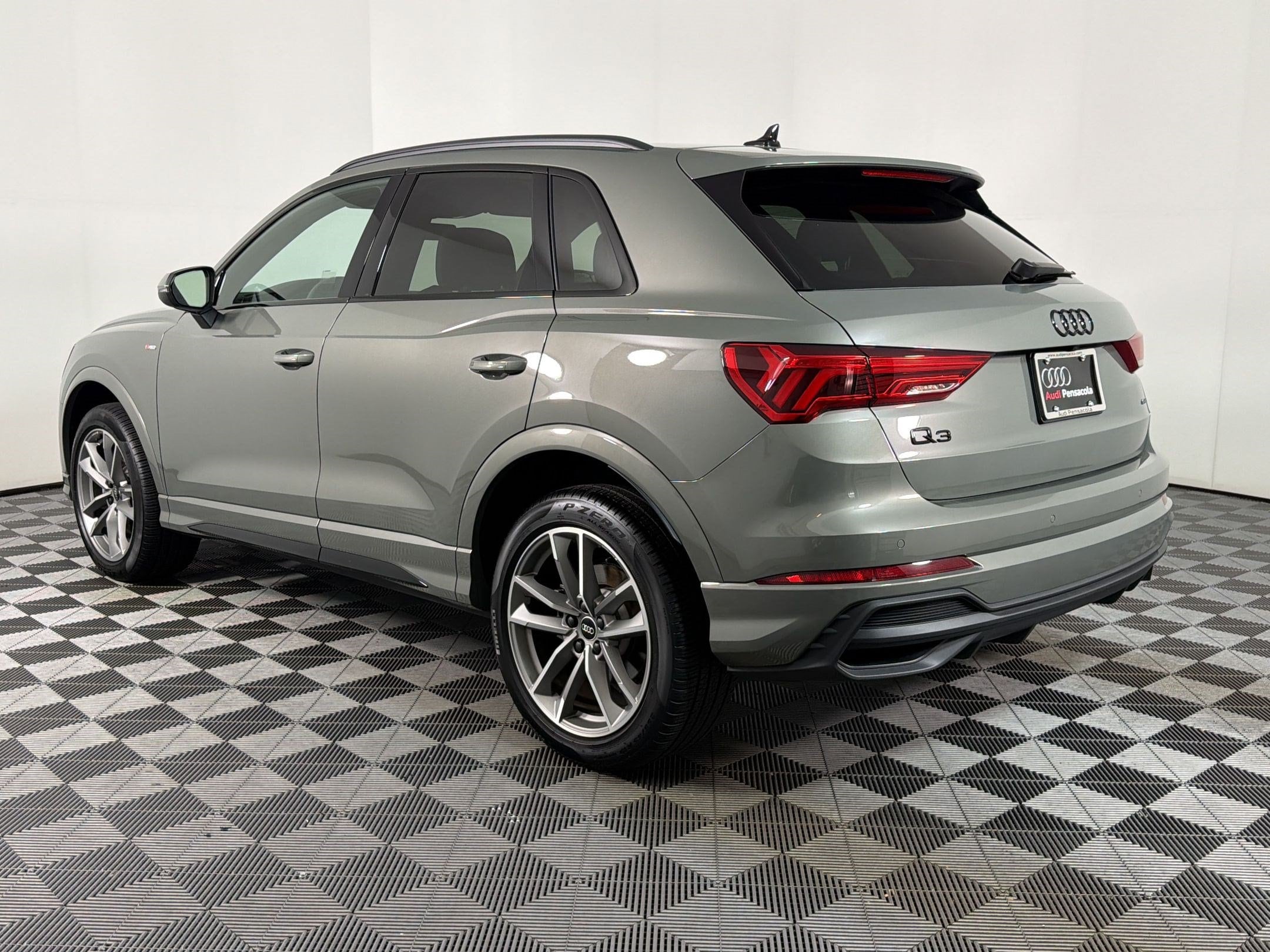 Q3 45 S Line Premium SUV
