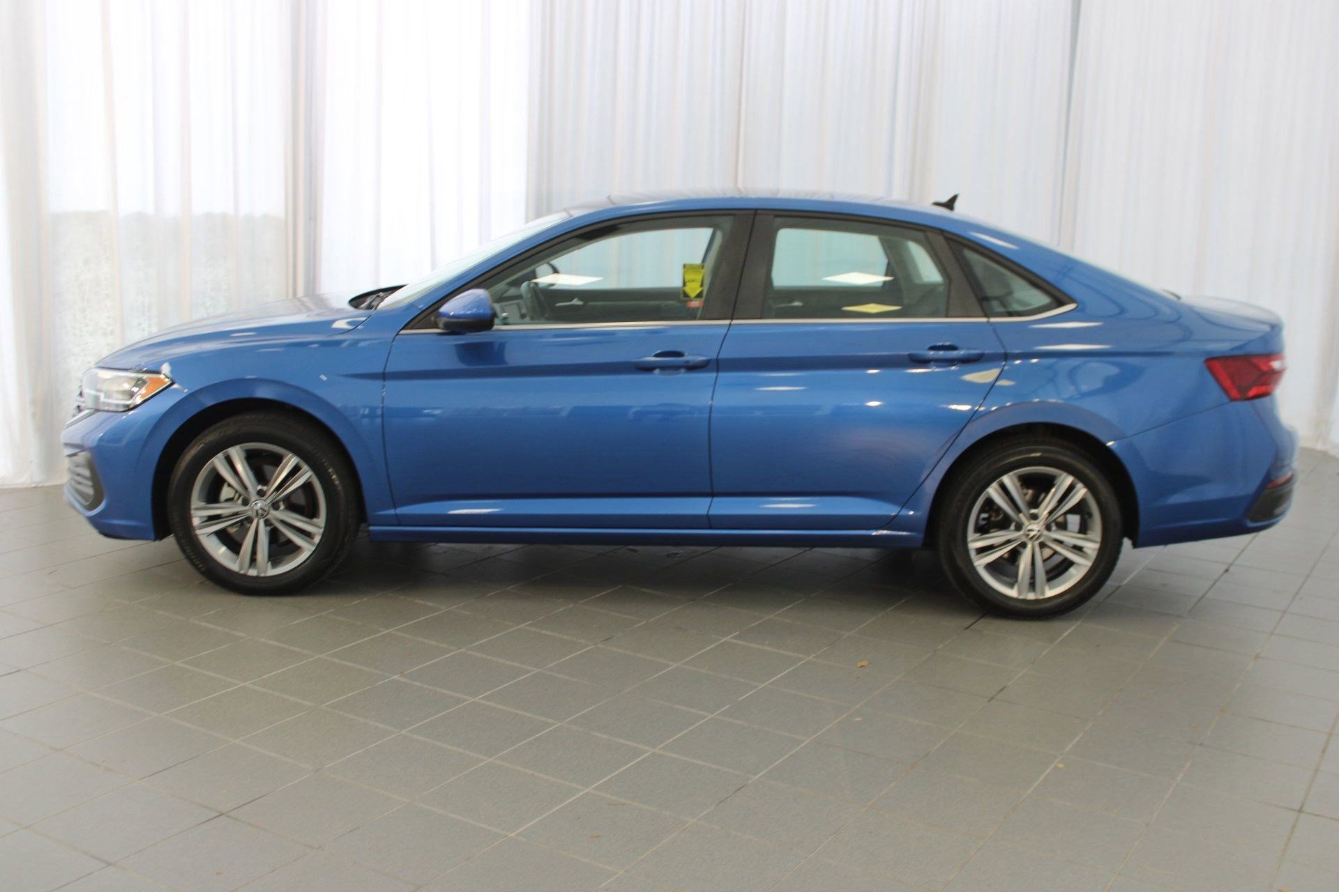 2022 Volkswagen Jetta 1.5T SE photo 2