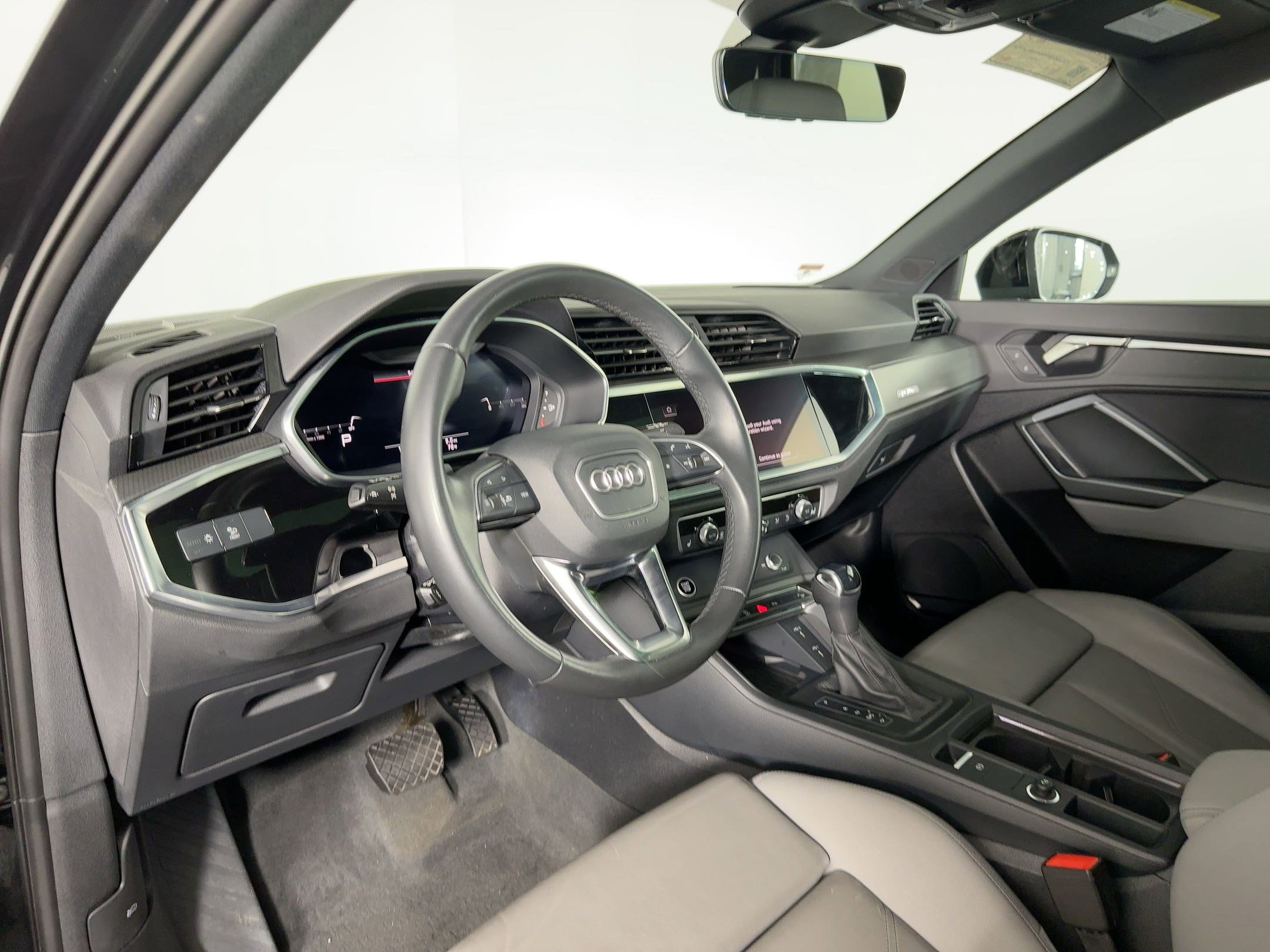 2024 Audi Q3 45 TFSI S line Premium Plus photo 3