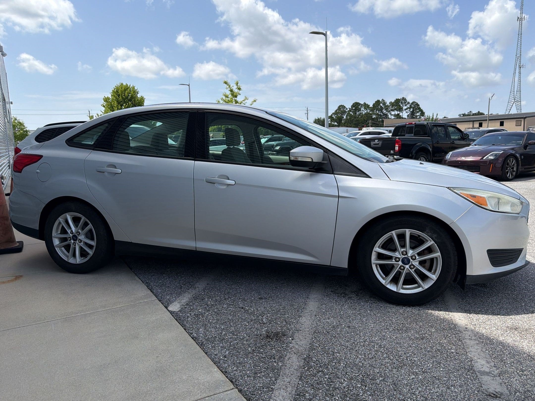 Focus SE Sedan