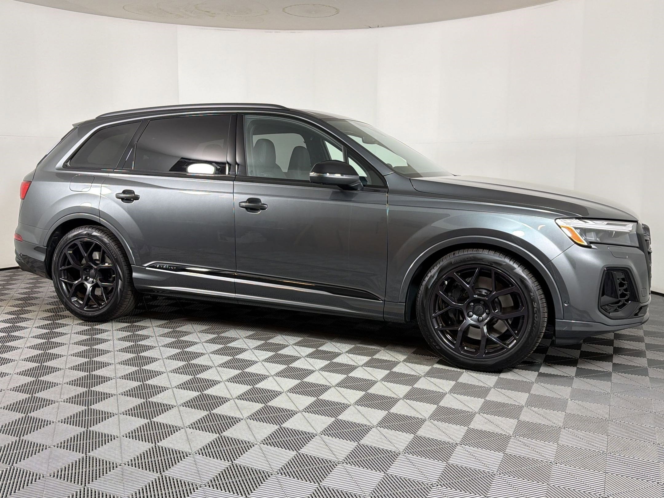 SQ7 Premium Plus SUV