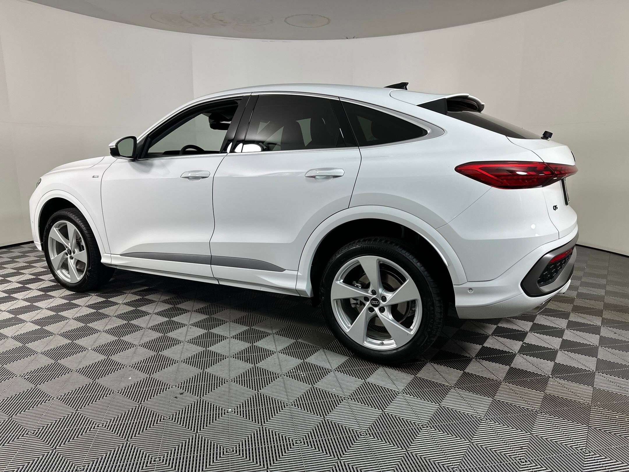 2025 Audi Q5 Sportback 2.0T Premium Plus photo 2