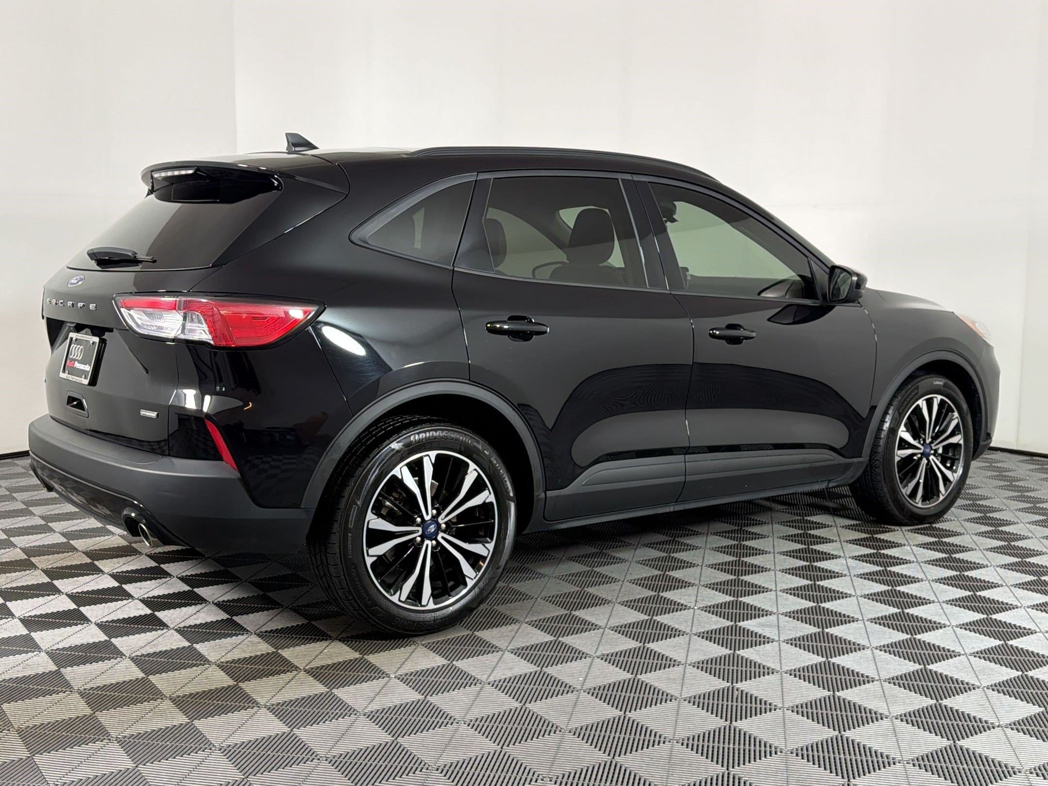 Escape SE Hybrid SUV