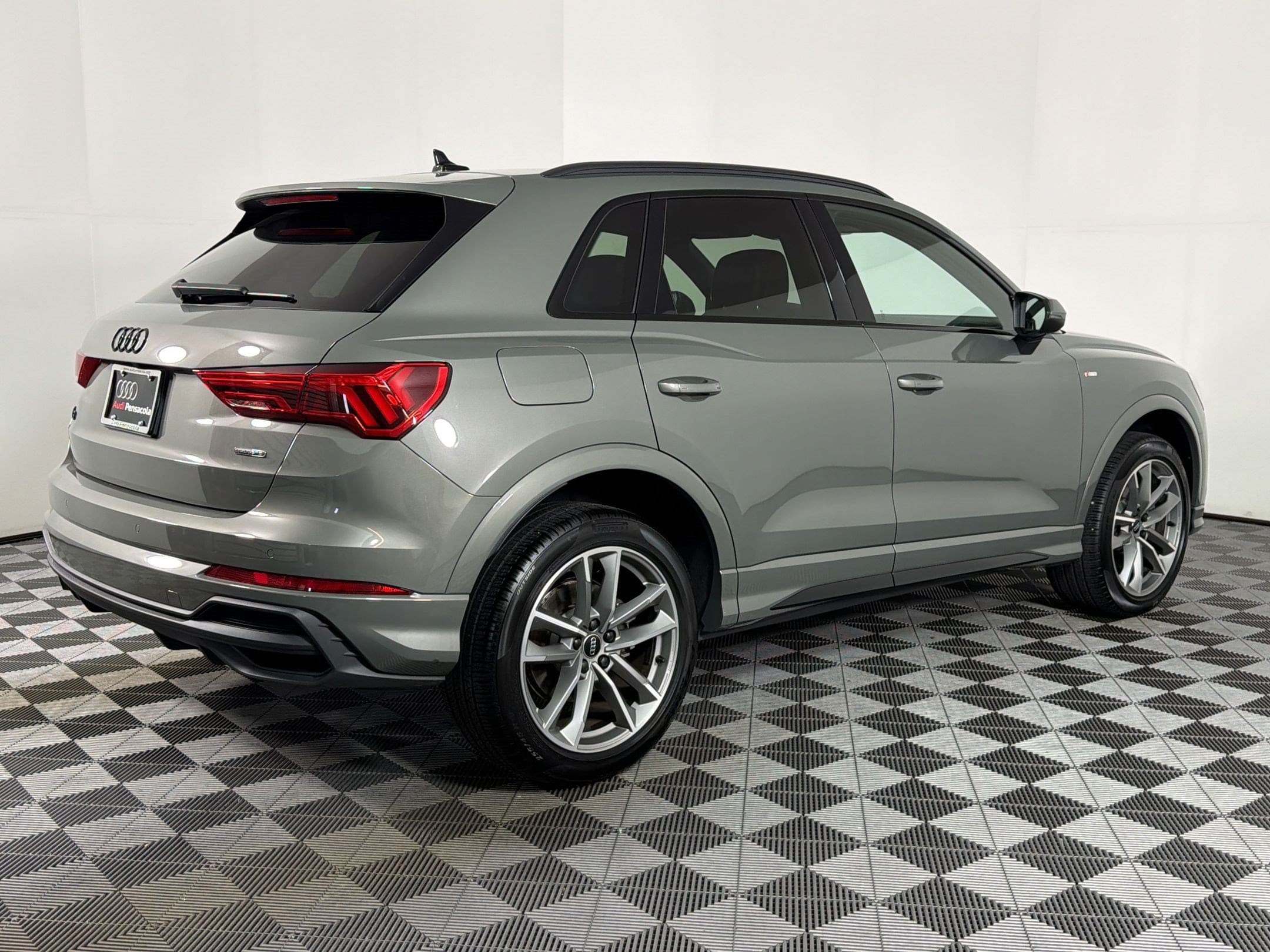 Q3 45 S Line Premium SUV