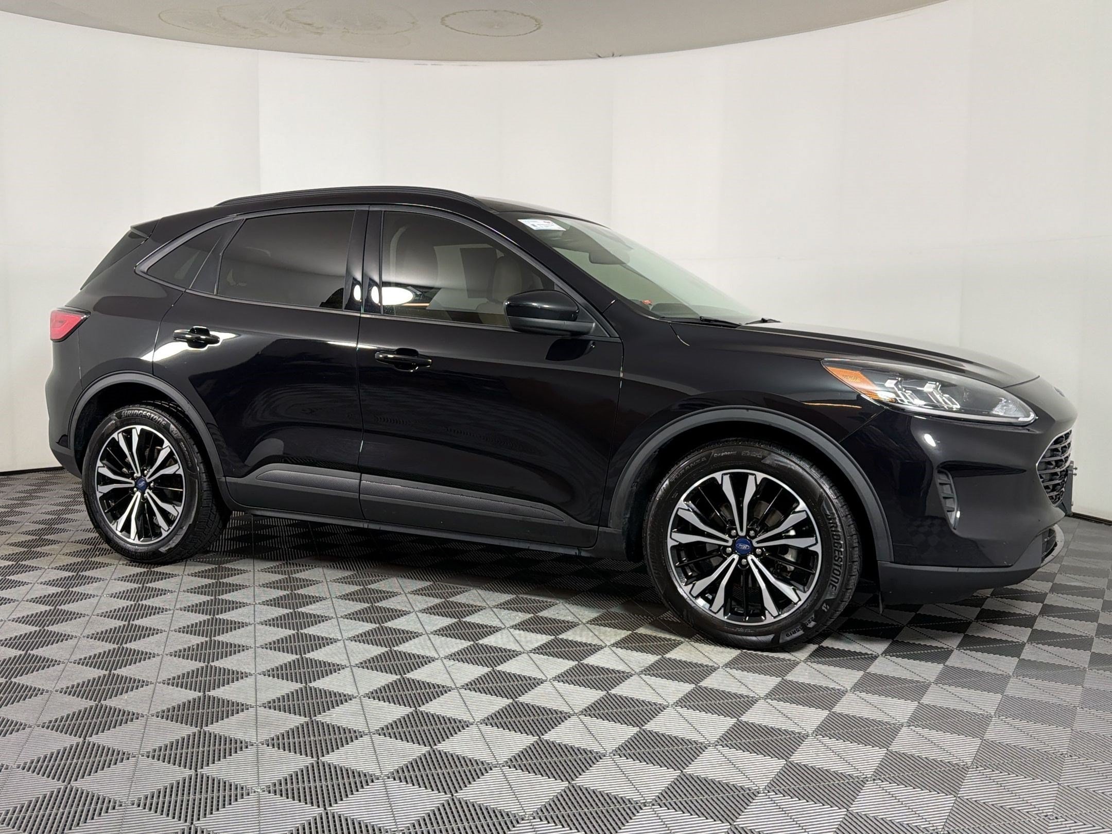 Escape SE Hybrid SUV