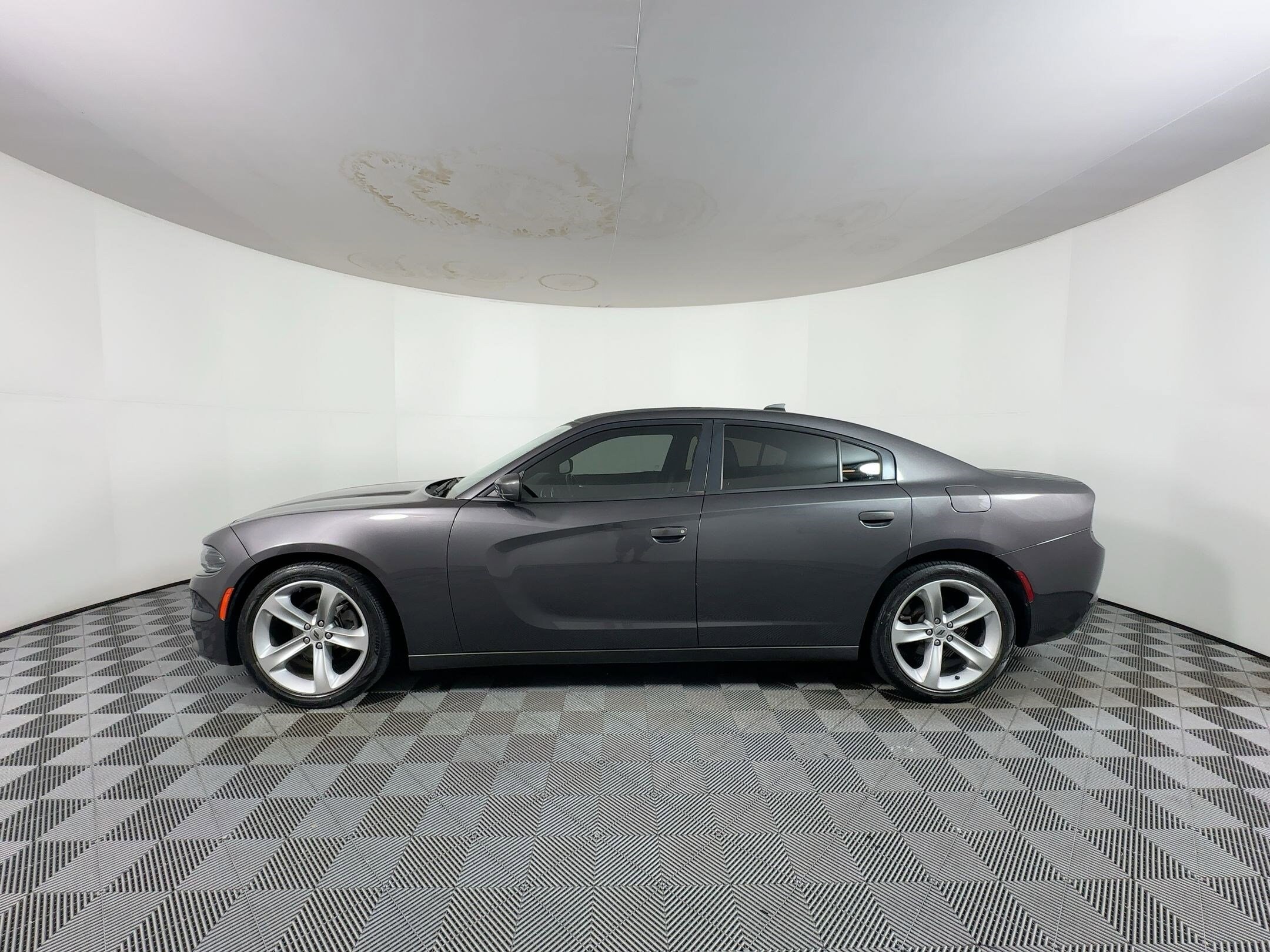 2018 Dodge Charger SXT Plus photo 2