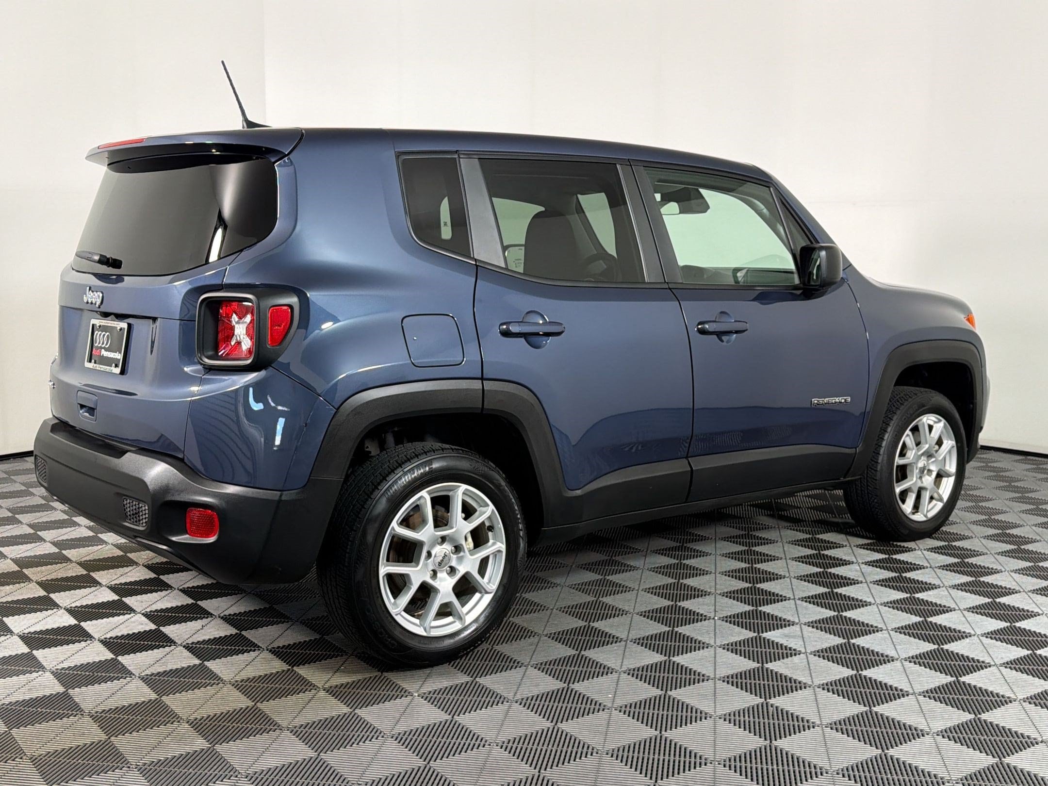 Renegade Latitude SUV