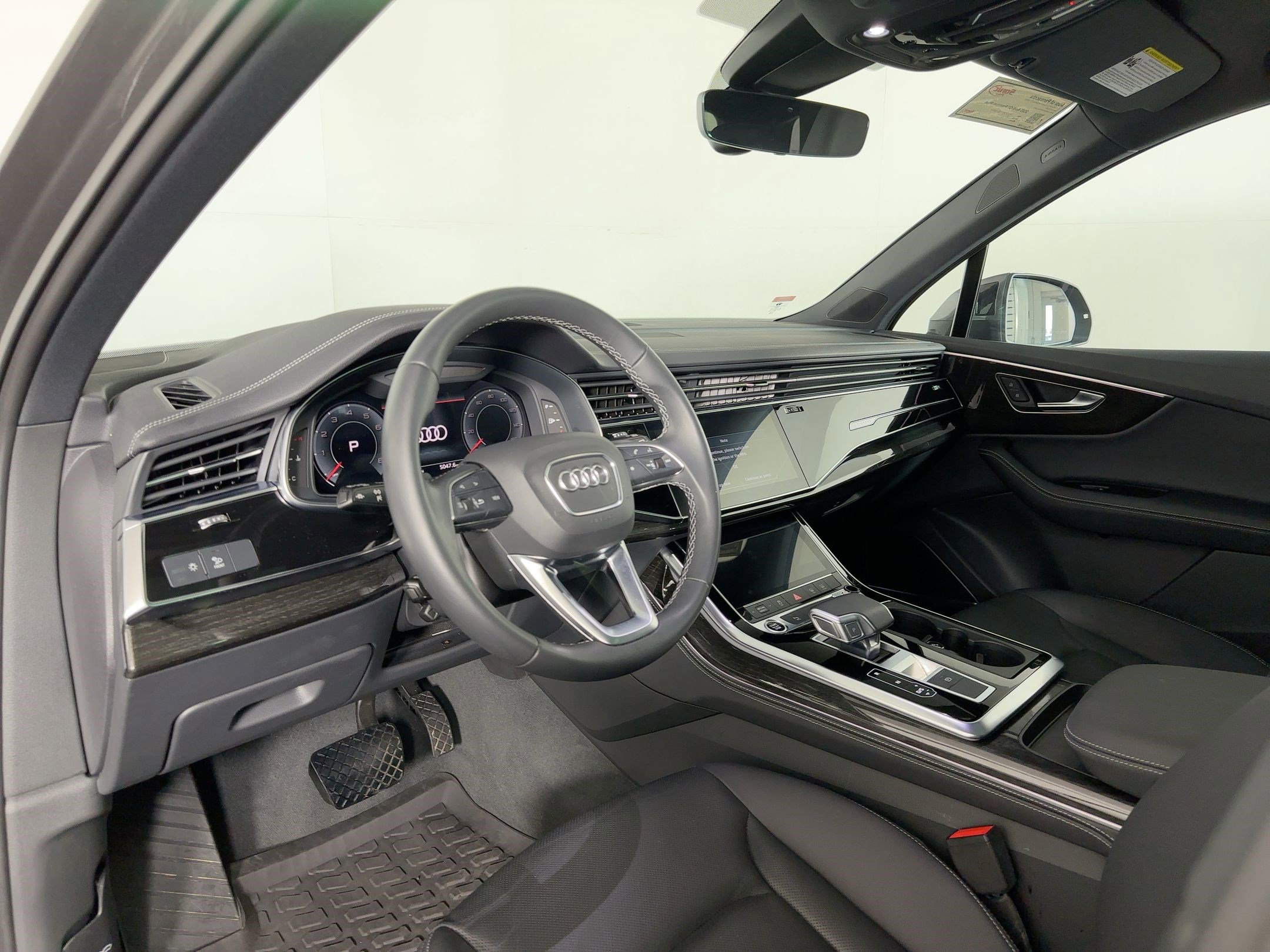 2025 Audi Q7 45 Premium Plus photo 3