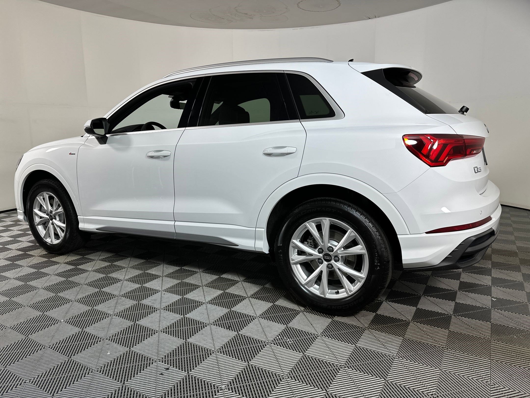 2025 Audi Q3 45 TFSI S line Premium photo 2