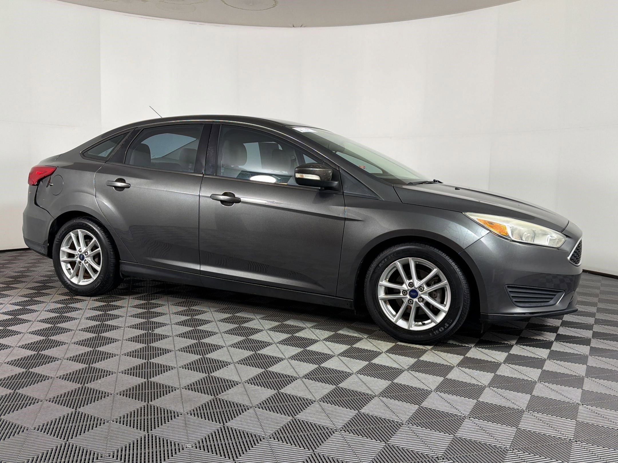Focus SE Sedan