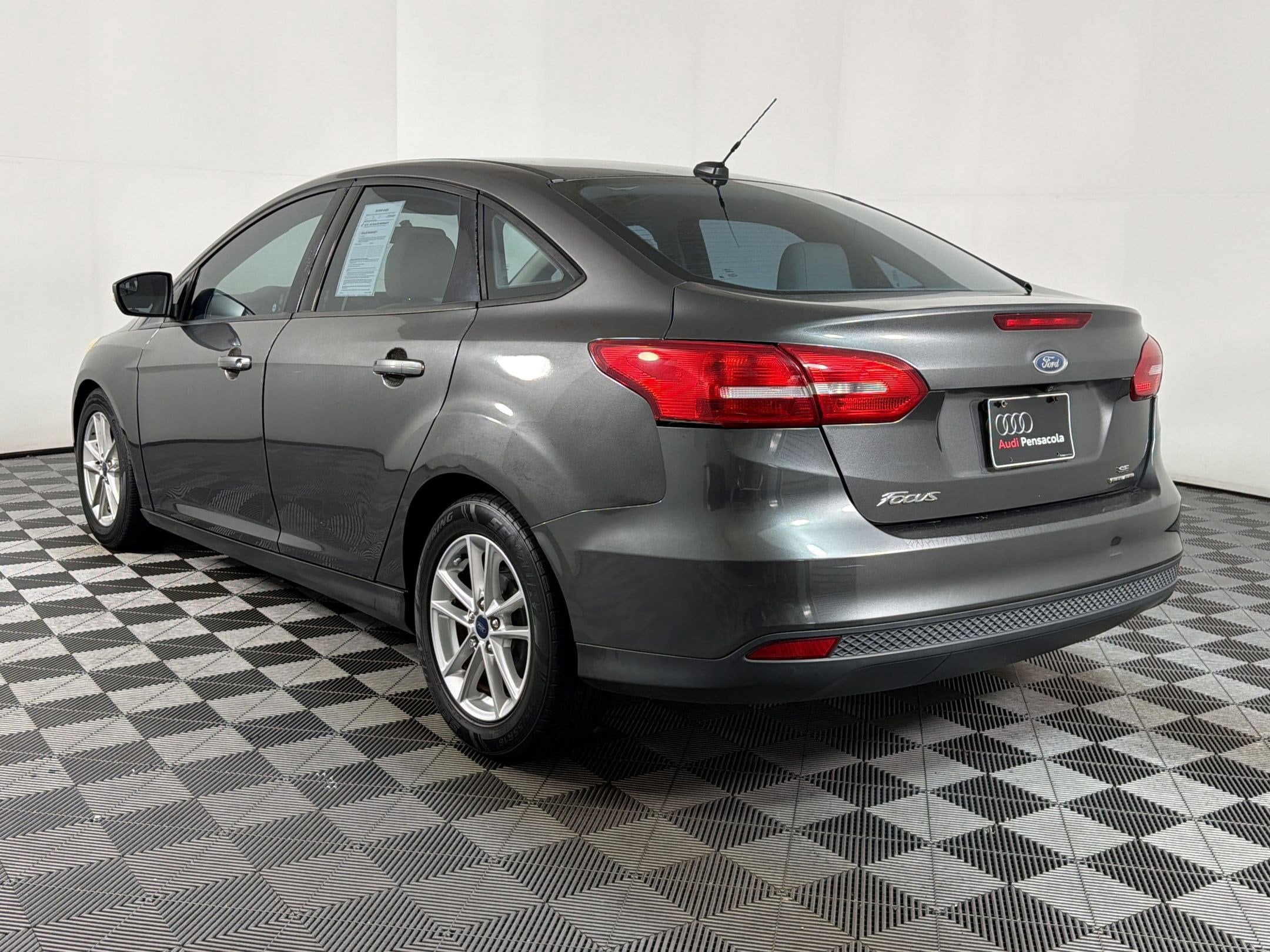 Focus SE Sedan