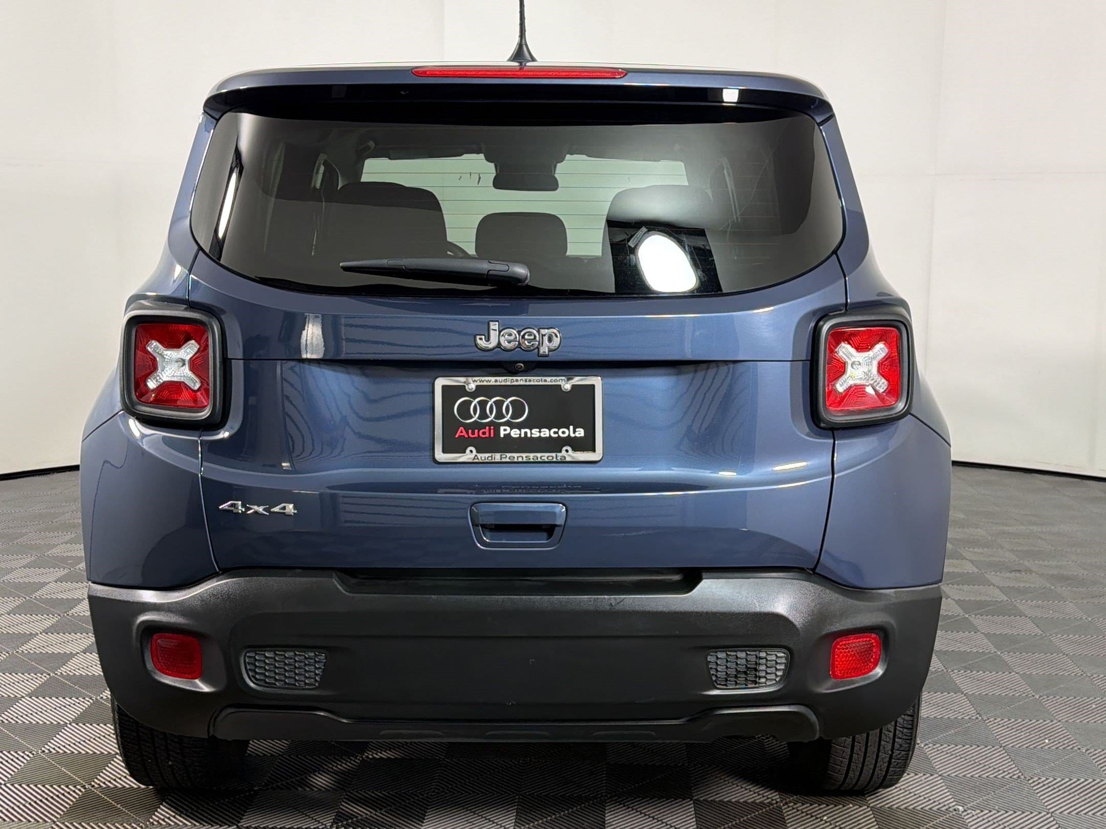Renegade Latitude SUV