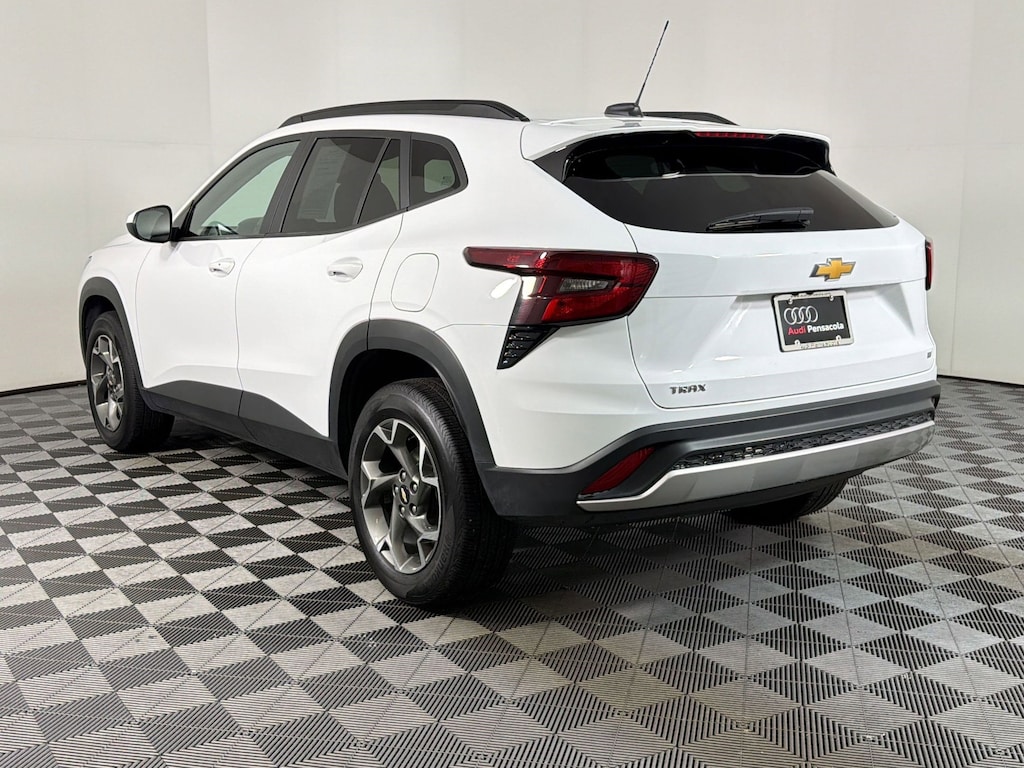 Used 2025 Chevrolet Trax LT SUV