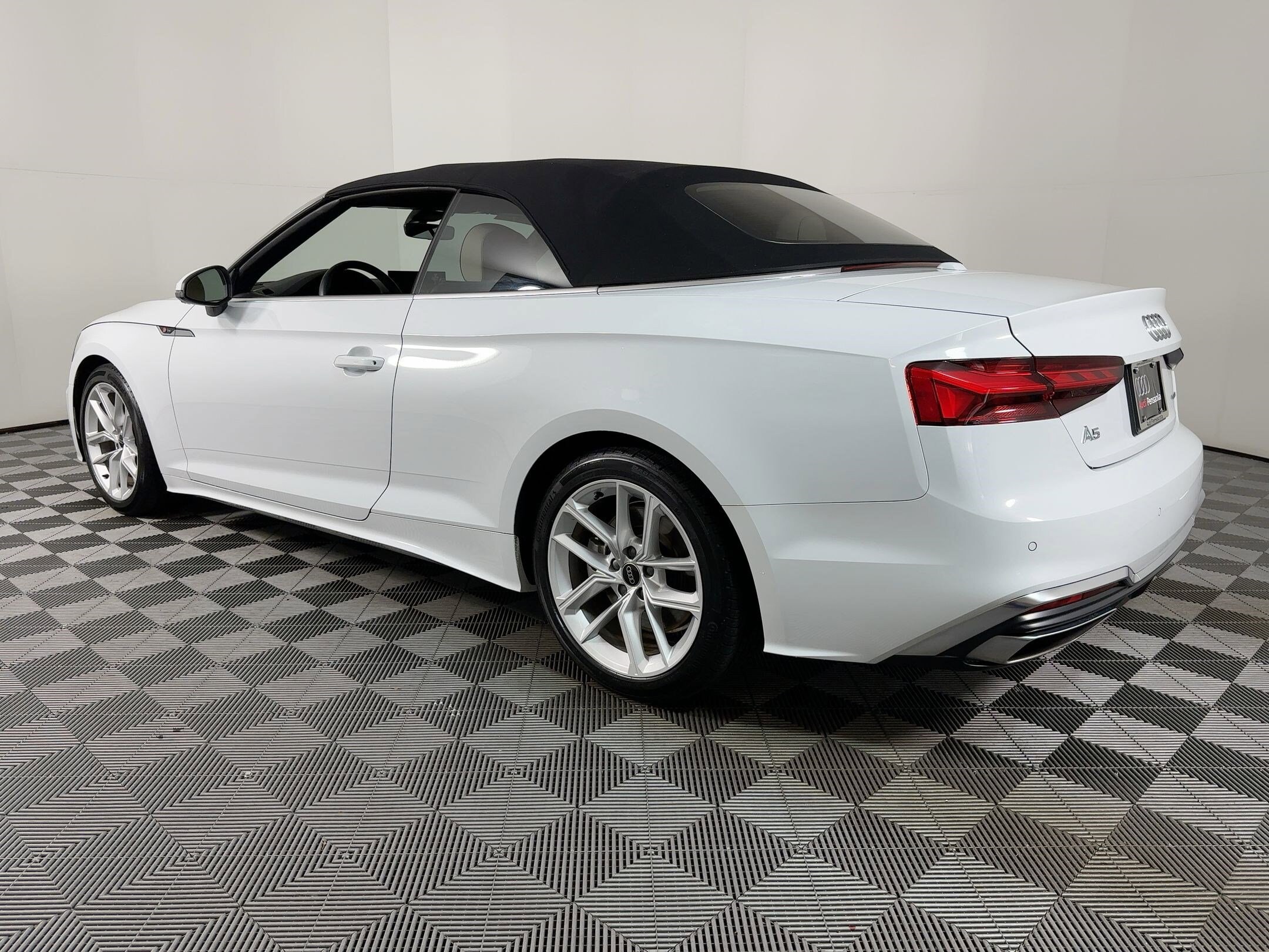 2024 Audi A5 45 S line Premium Plus Cabriolet photo 2