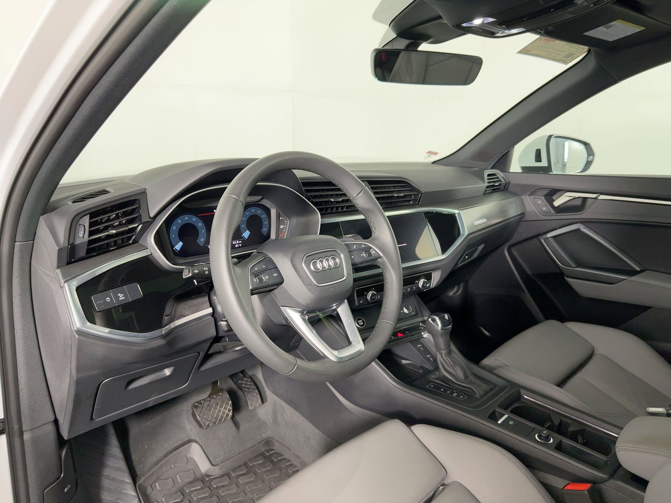 2025 Audi Q3 45 TFSI S line Premium photo 3