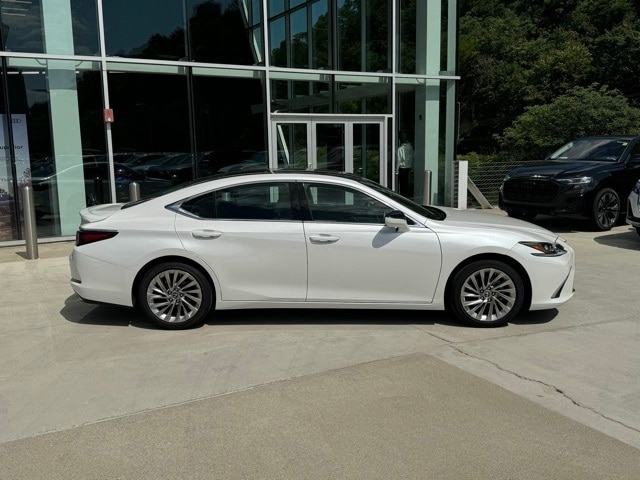 Used 2020 Lexus ES 350 Luxury with VIN 58AEZ1B19LU071481 for sale in Pittsburgh, PA