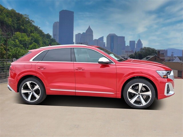 2025 Audi SQ8 Prestige photo 2