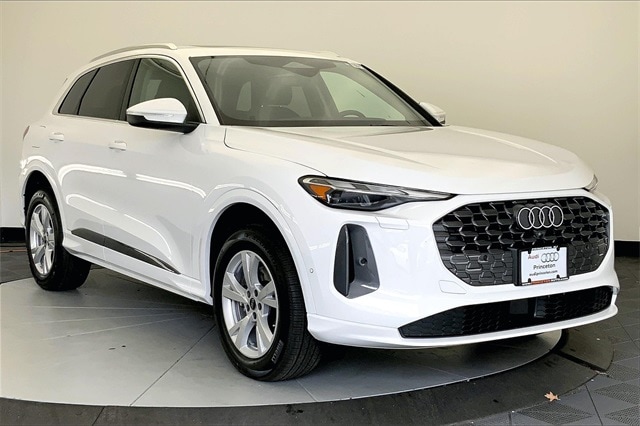 2025 Audi New Q5 Premium's photo