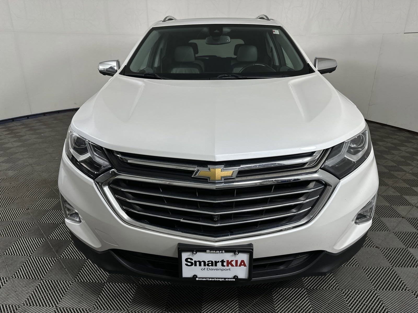 Used 2020 Chevrolet Equinox Premier with VIN 3GNAXXEV4LS541330 for sale in Davenport, IA