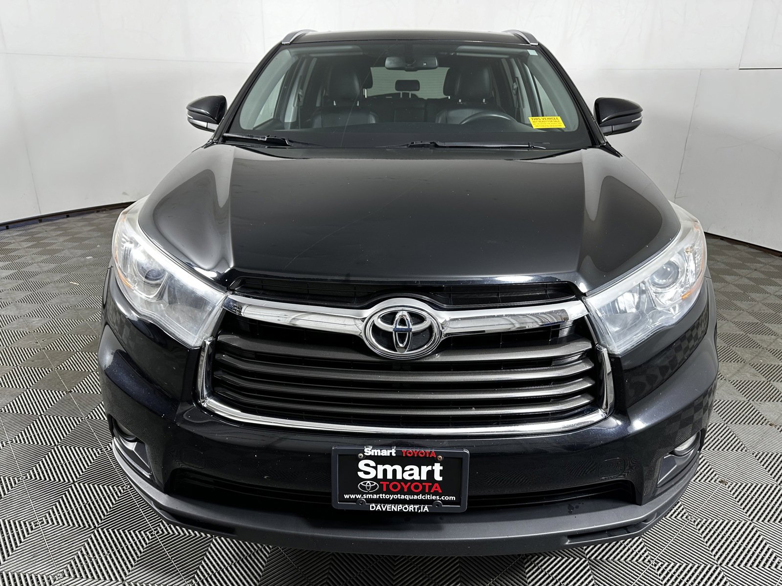 Used 2016 Toyota Highlander XLE with VIN 5TDJKRFH4GS326116 for sale in Davenport, IA