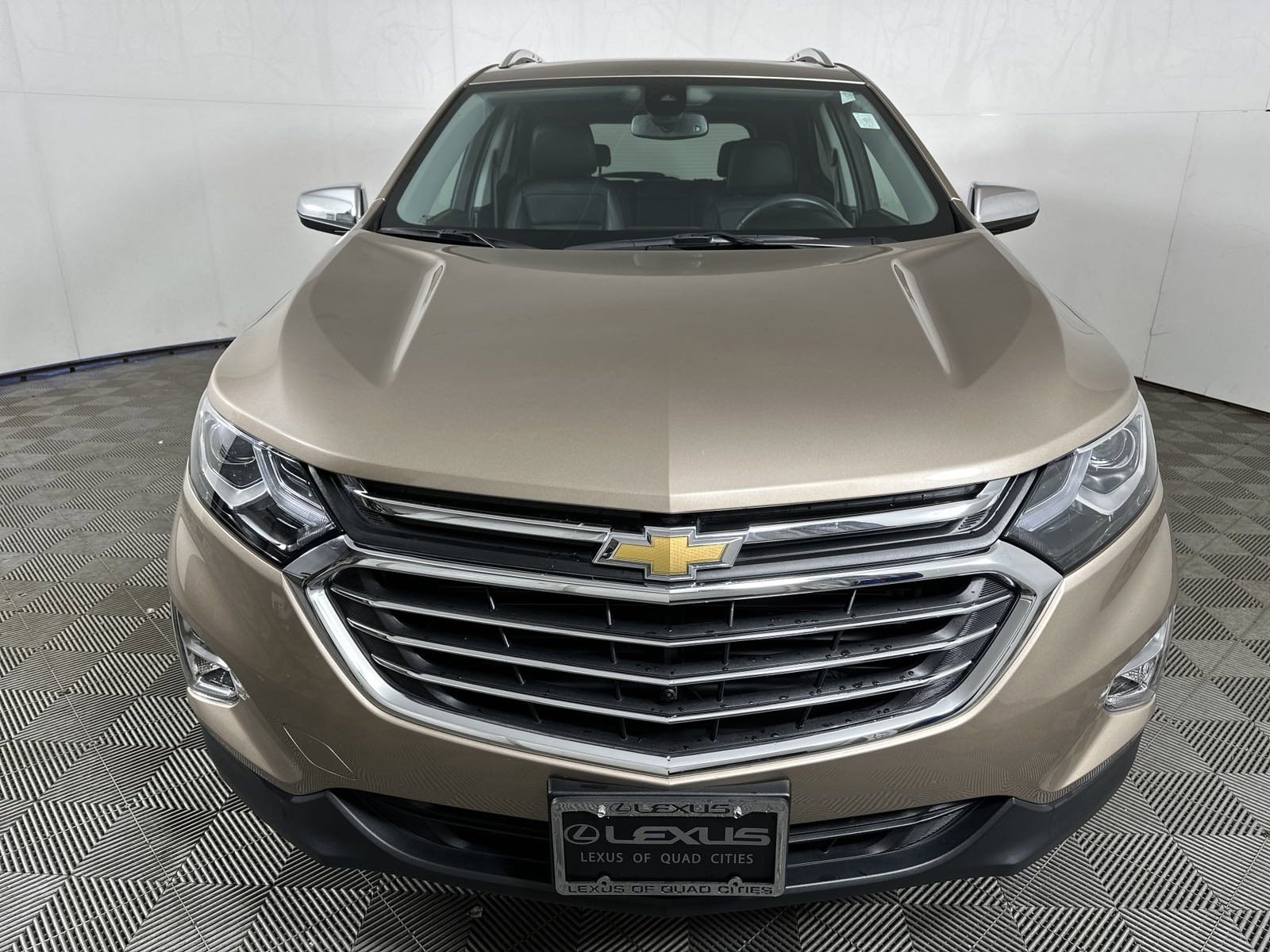 Used 2018 Chevrolet Equinox Premier with VIN 2GNAXVEV9J6339289 for sale in Davenport, IA