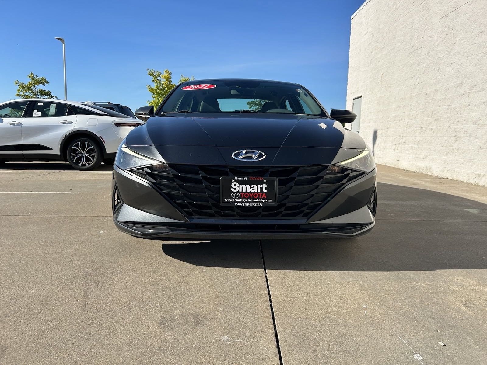 Used 2021 Hyundai Elantra SEL with VIN 5NPLM4AG2MH012101 for sale in Davenport, IA