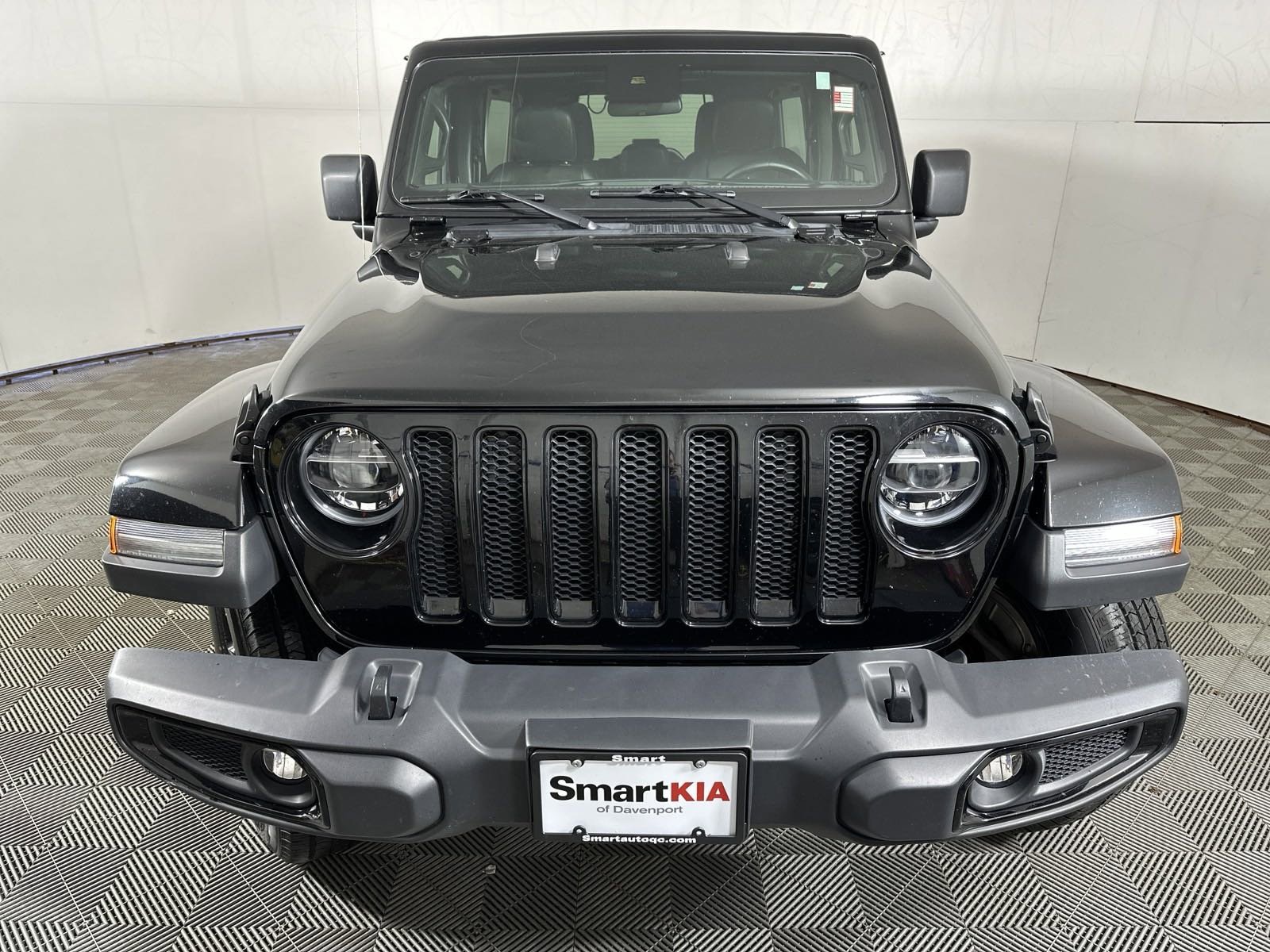 Used 2020 Jeep Wrangler Unlimited Sahara Altitude with VIN 1C4HJXEN8LW165129 for sale in Davenport, IA